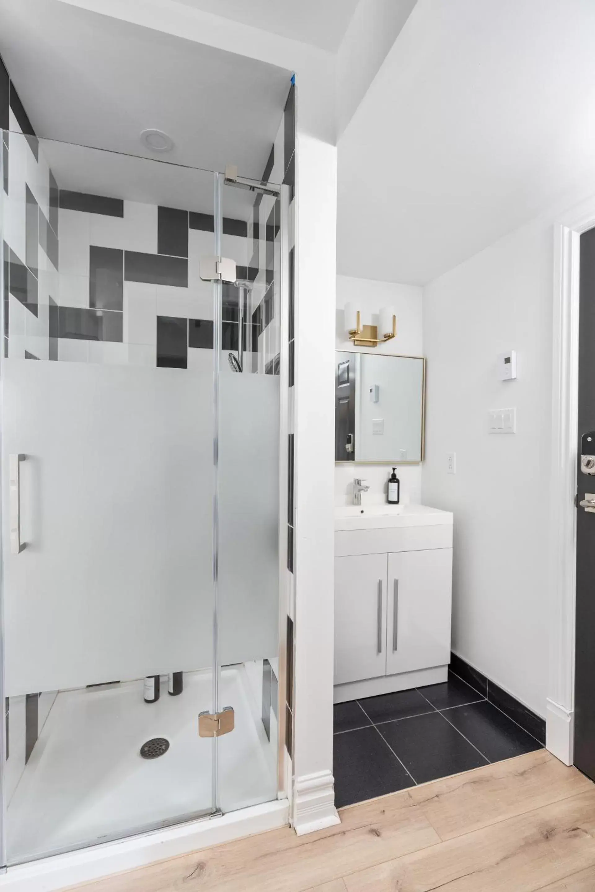 Superior Queen Room in Le Penfield Par Nomade MTL Superior Queen Room in Le Penfield Par Nomade MTL