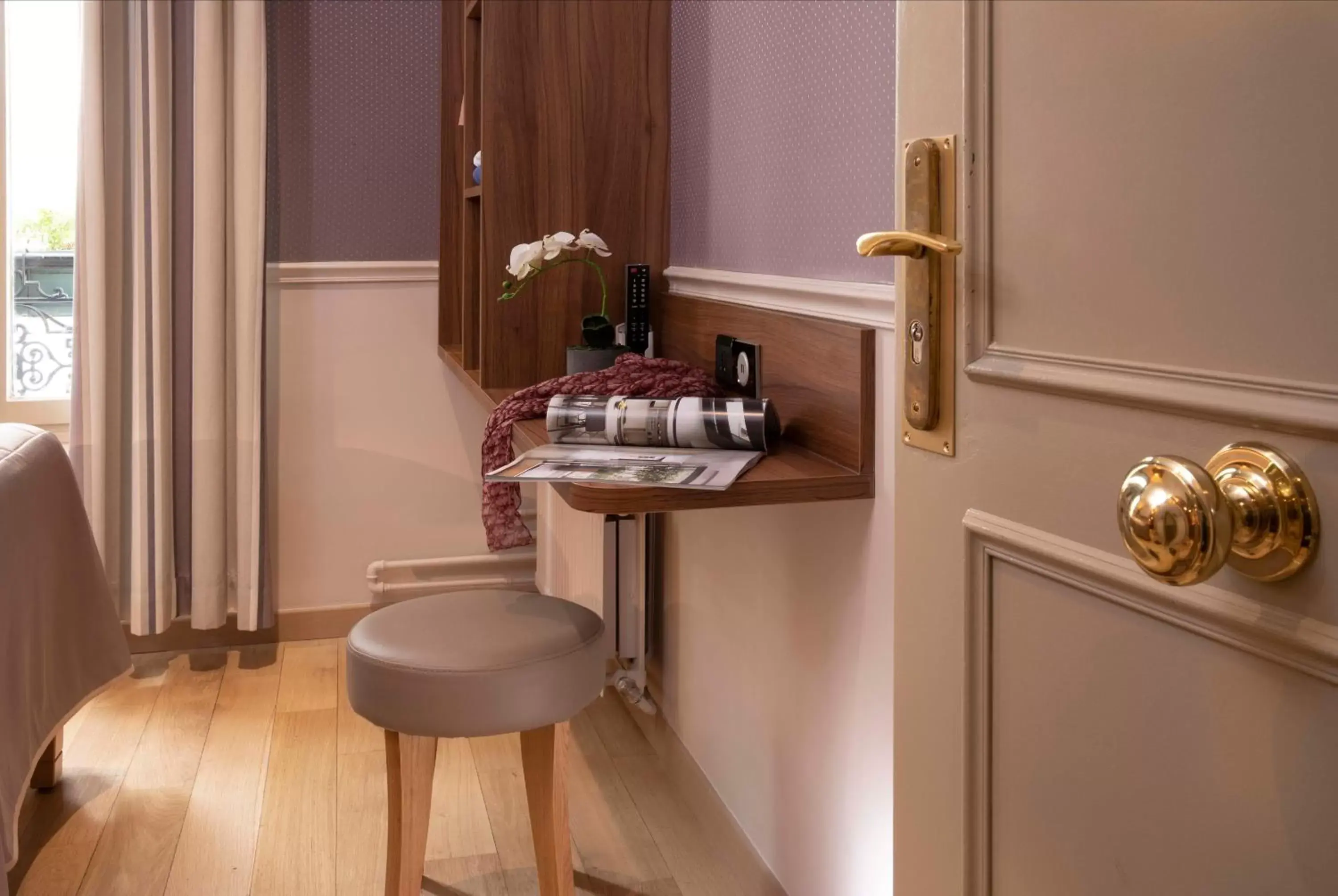 Triple Room in Hôtel de la Tour Eiffel Triple Room in Hôtel de la Tour Eiffel