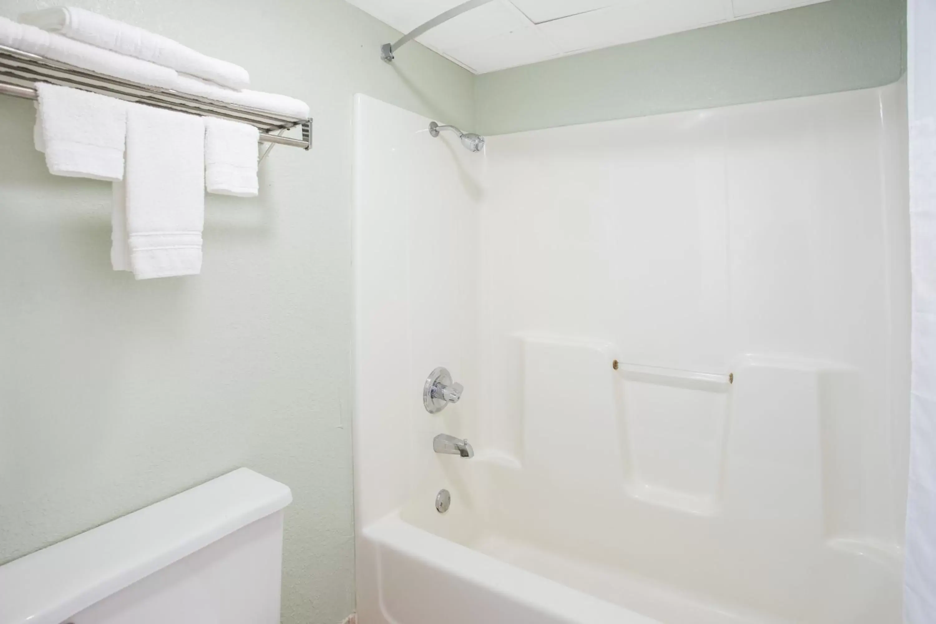 Deluxe Queen Room with Two Queen Beds - Non-Smoking in Days Inn by Wyndham Harrison Deluxe Queen Room with Two Queen Beds - Non-Smoking in Days Inn by Wyndham Harrison