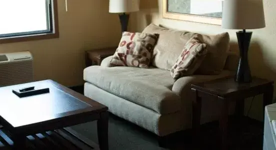 One-Bedroom King Suite - Non-Smoking in AmericInn by Wyndham West Bend One-Bedroom King Suite - Non-Smoking in AmericInn by Wyndham West Bend