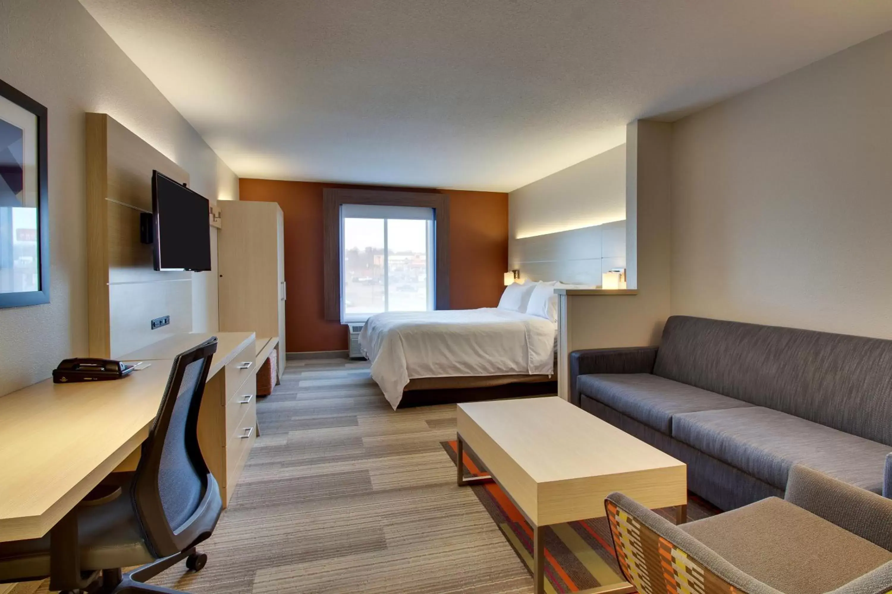 King Suite - Communication Accessible in Holiday Inn Express Hotel & Suites Cedar Rapids I-380 at 33rd Avenue by IHG King Suite - Communication Accessible in Holiday Inn Express Hotel & Suites Cedar Rapids I-380 at 33rd Avenue by IHG