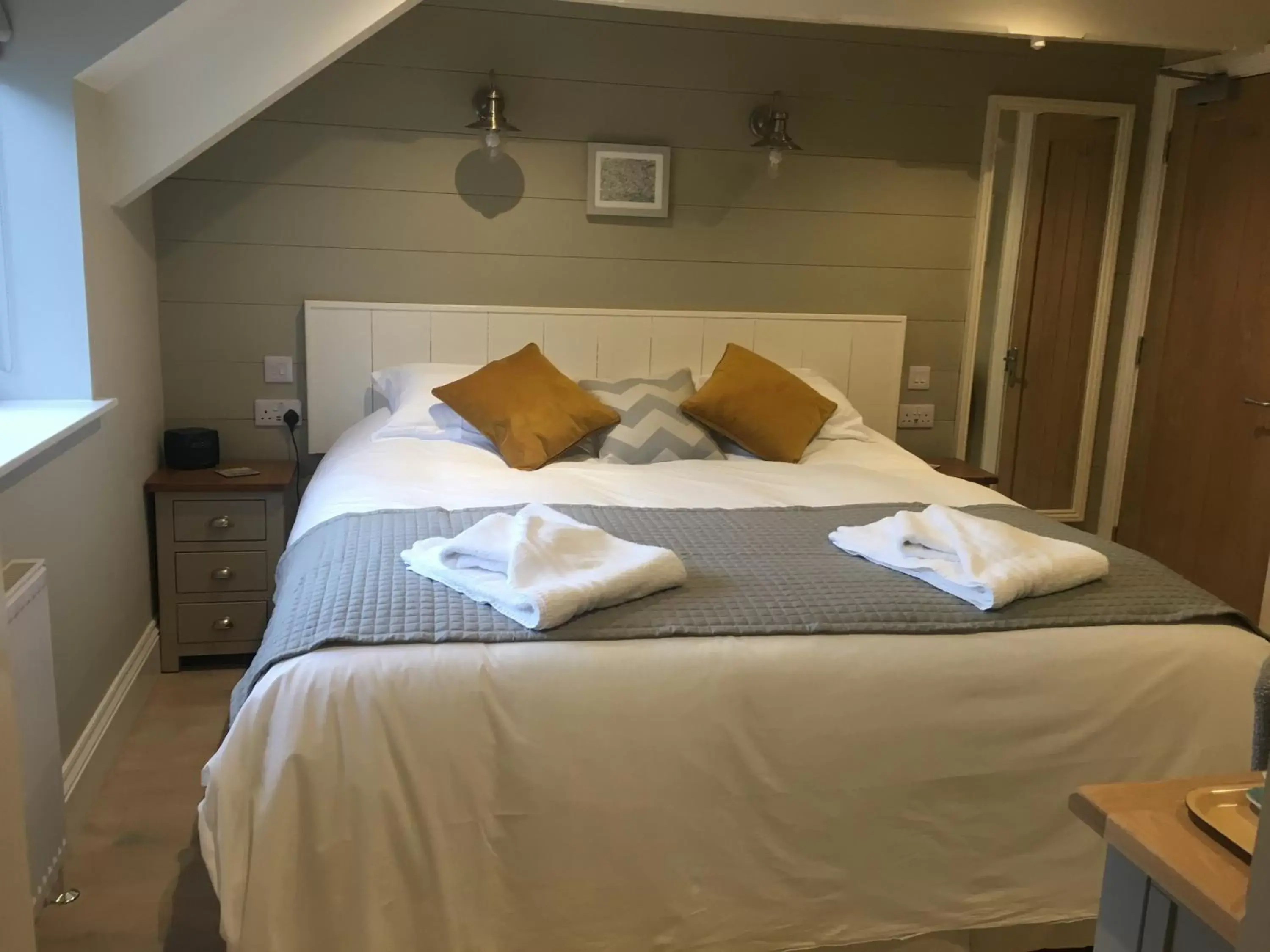 Superior King Room - single occupancy in The Galleon Inn Superior King Room - single occupancy in The Galleon Inn