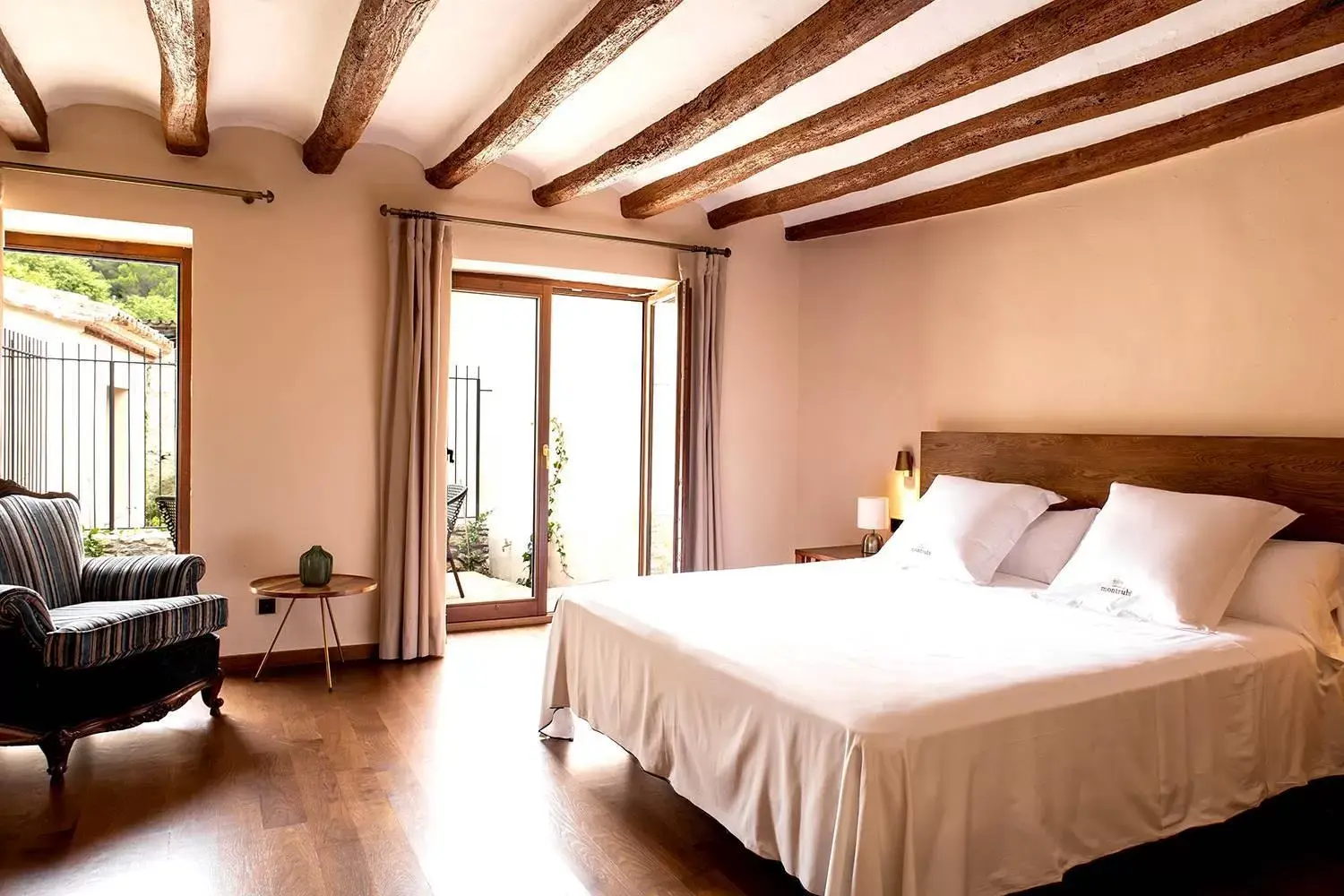 Double Room with Patio in Hotel Montrubí 1771 - Slow Winery Hotel - Adults only Double Room with Patio in Hotel Montrubí 1771 - Slow Winery Hotel - Adults only