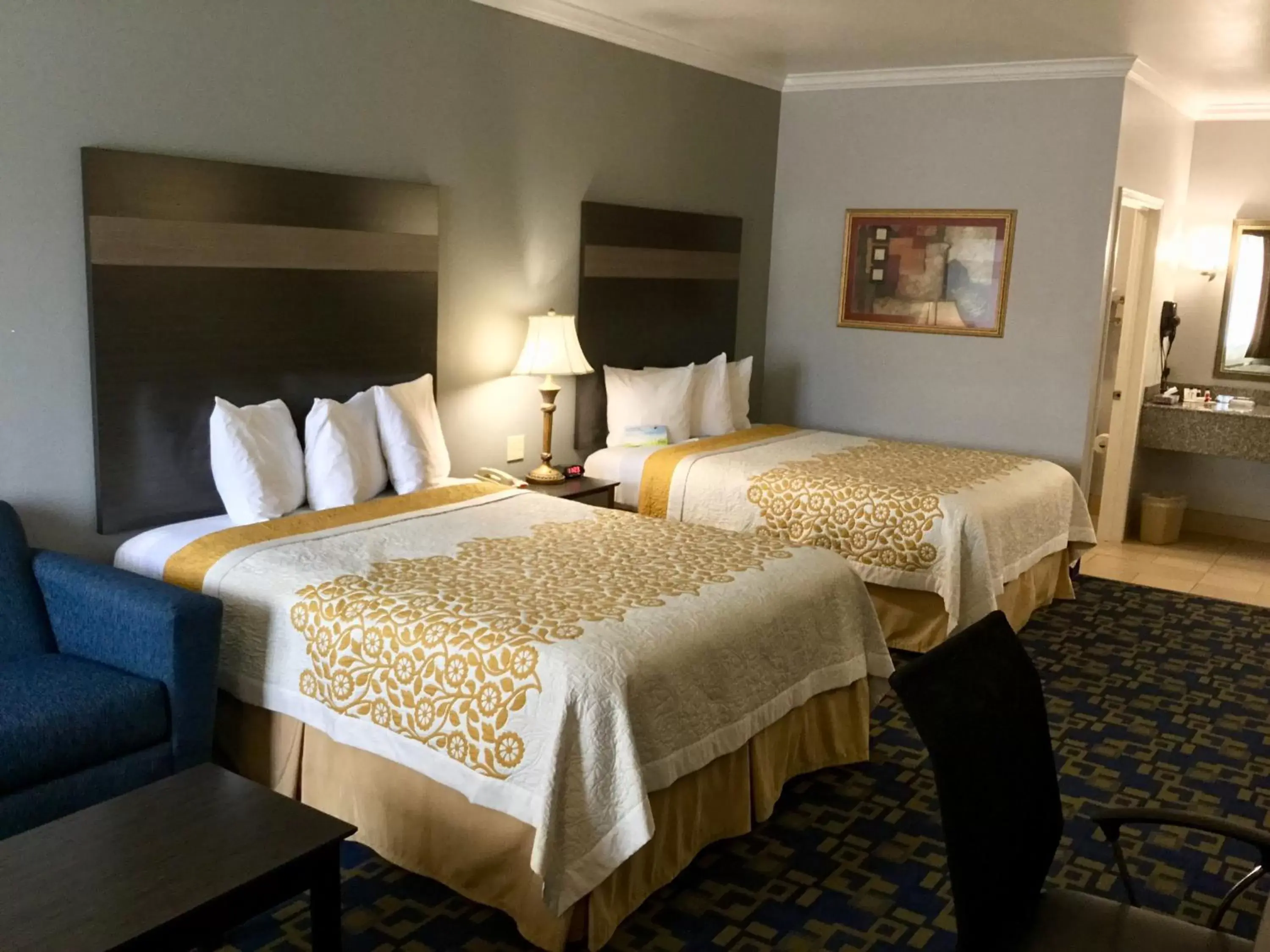 Queen Room with Two Queen Beds - single occupancy - Smoking in Days Inn by Wyndham Robstown Queen Room with Two Queen Beds - single occupancy - Smoking in Days Inn by Wyndham Robstown