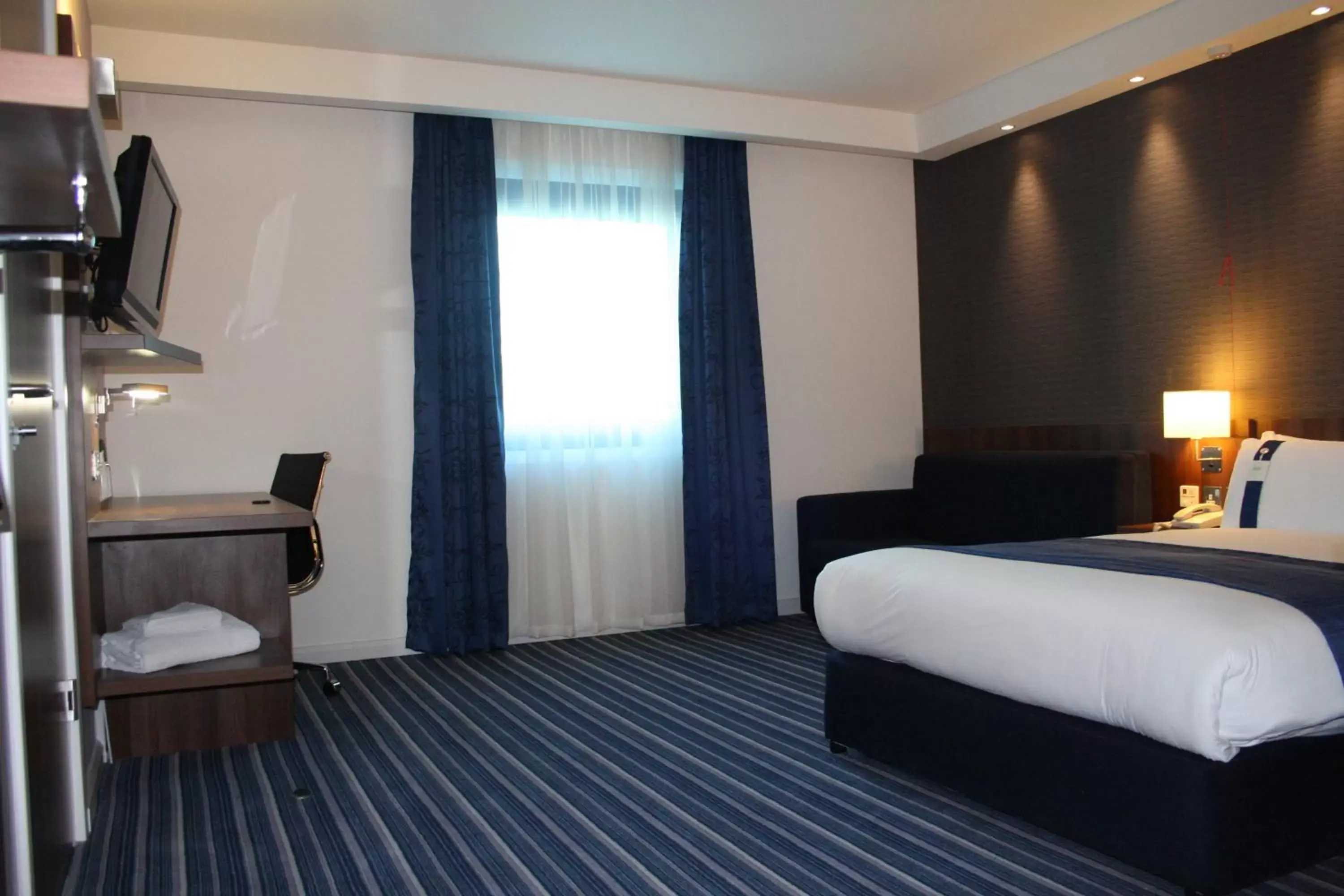 Standard Double Room with Single Sofa Bed and Free Hot Breakfast in Holiday Inn Express London Stratford by IHG Standard Double Room with Single Sofa Bed and Free Hot Breakfast in Holiday Inn Express London Stratford by IHG
