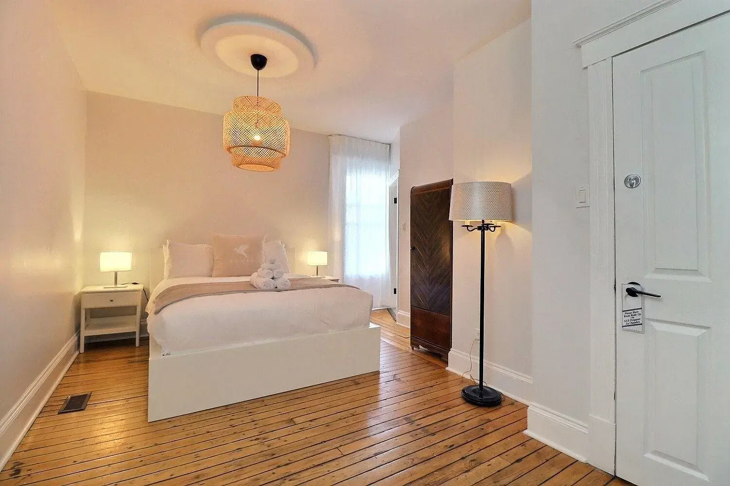 Standard Queen Room in Hotel du Vieux Port by Bower Boutique Hotels Standard Queen Room in Hotel du Vieux Port by Bower Boutique Hotels