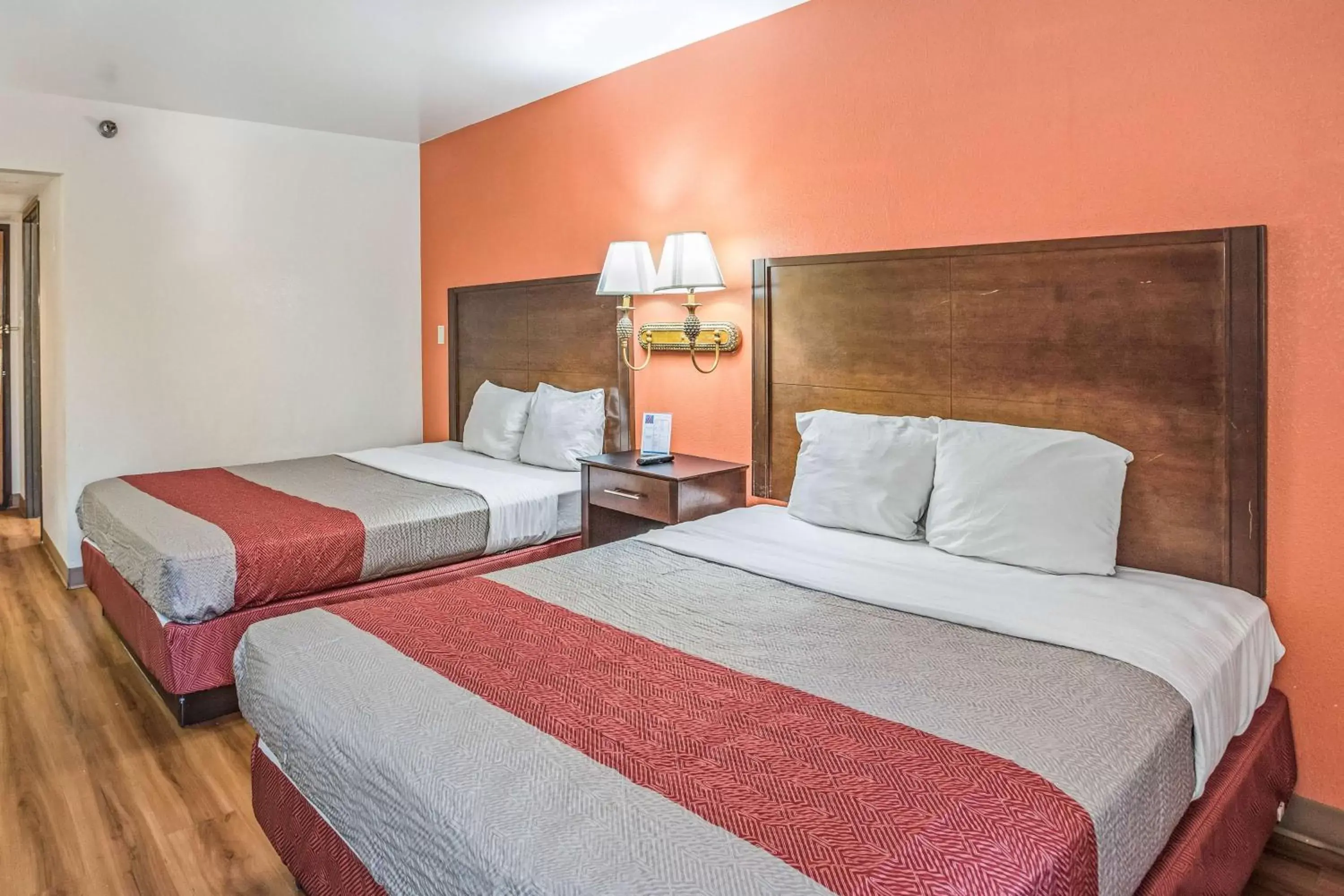 Deluxe Queen Room with Two Queen Beds - Non-Smoking in Motel 6-Levittown, PA - Bensalem Deluxe Queen Room with Two Queen Beds - Non-Smoking in Motel 6-Levittown, PA - Bensalem