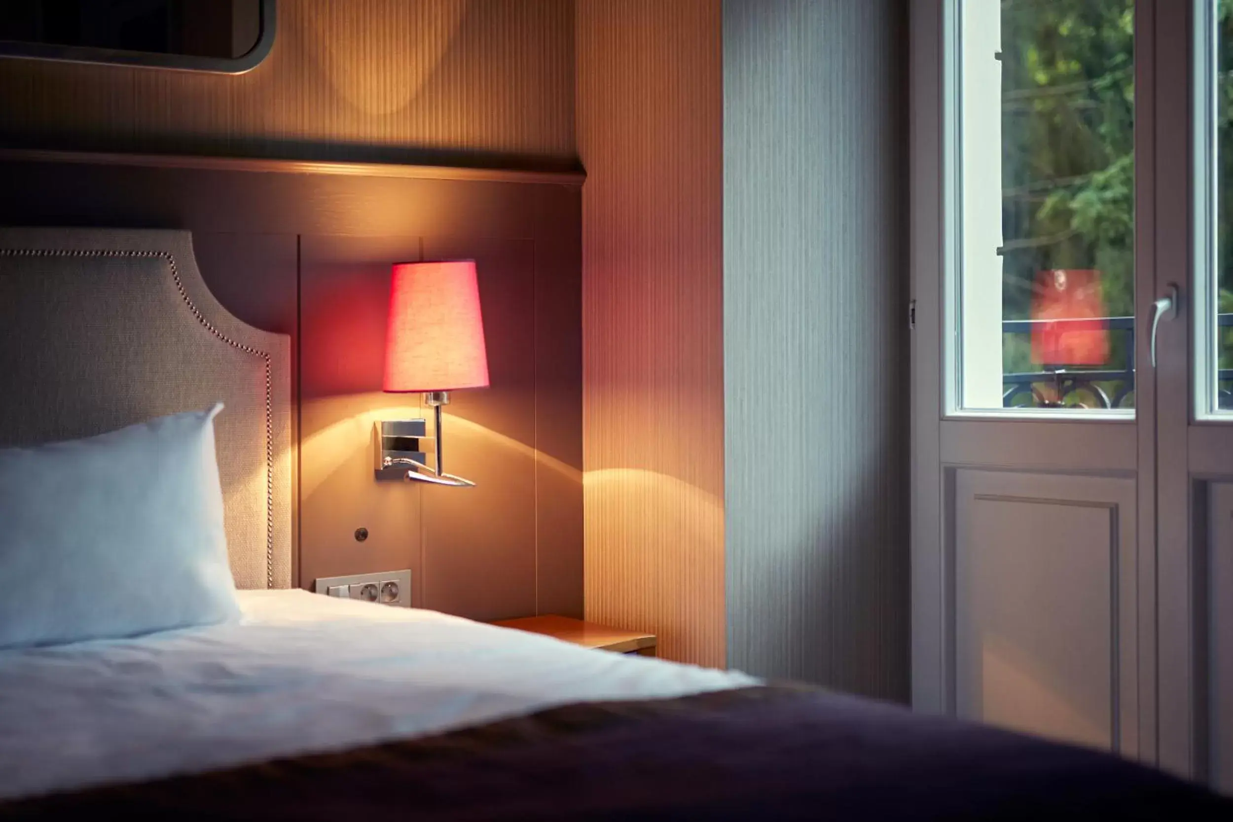 Deluxe Double Room with Shower in Bristol Art & Medical SPA Deluxe Double Room with Shower in Bristol Art & Medical SPA