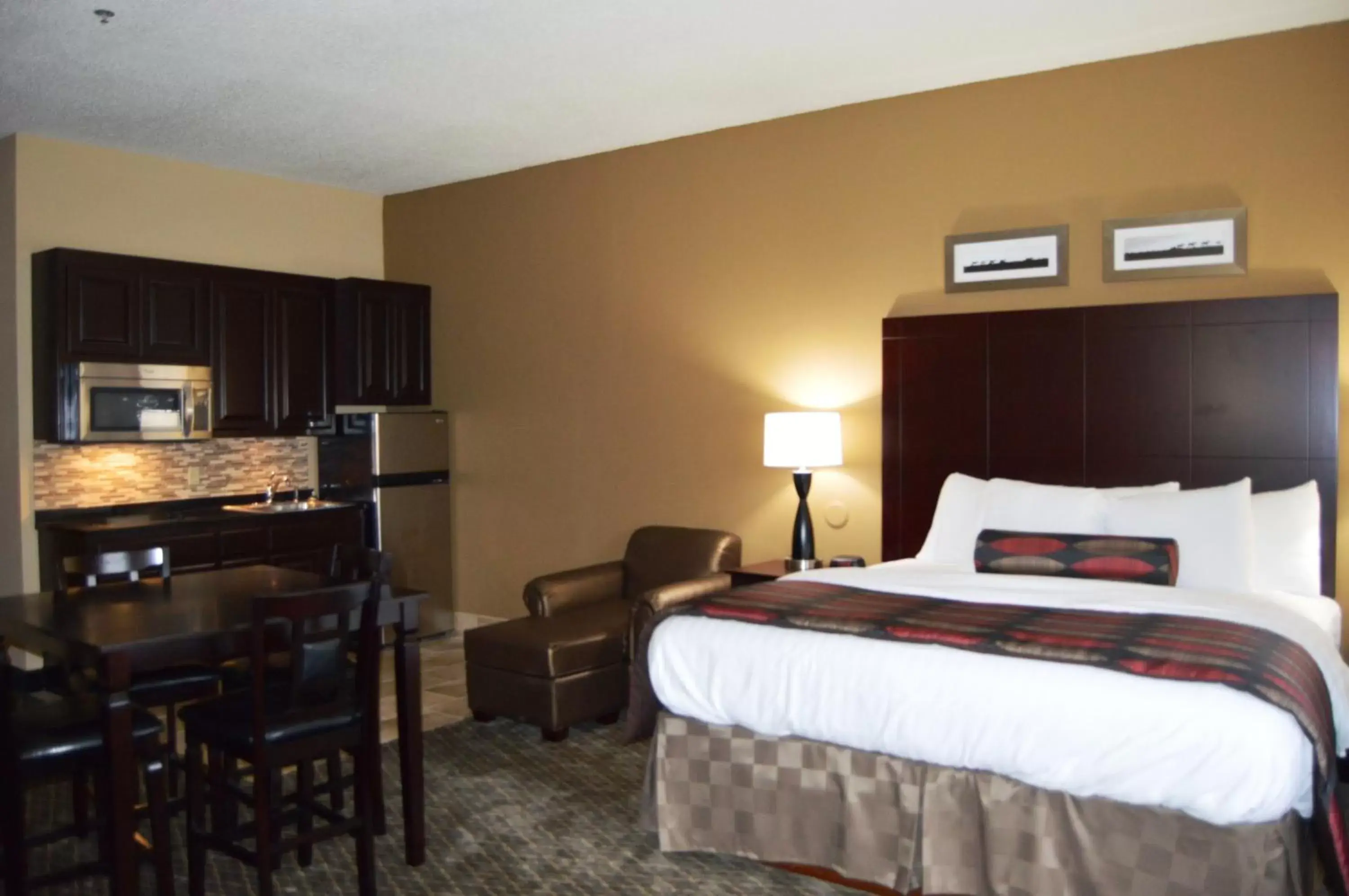 King Room with Kitchenette - Non-Smoking in Baymont by Wyndham Ardmore I-35 King Room with Kitchenette - Non-Smoking in Baymont by Wyndham Ardmore I-35