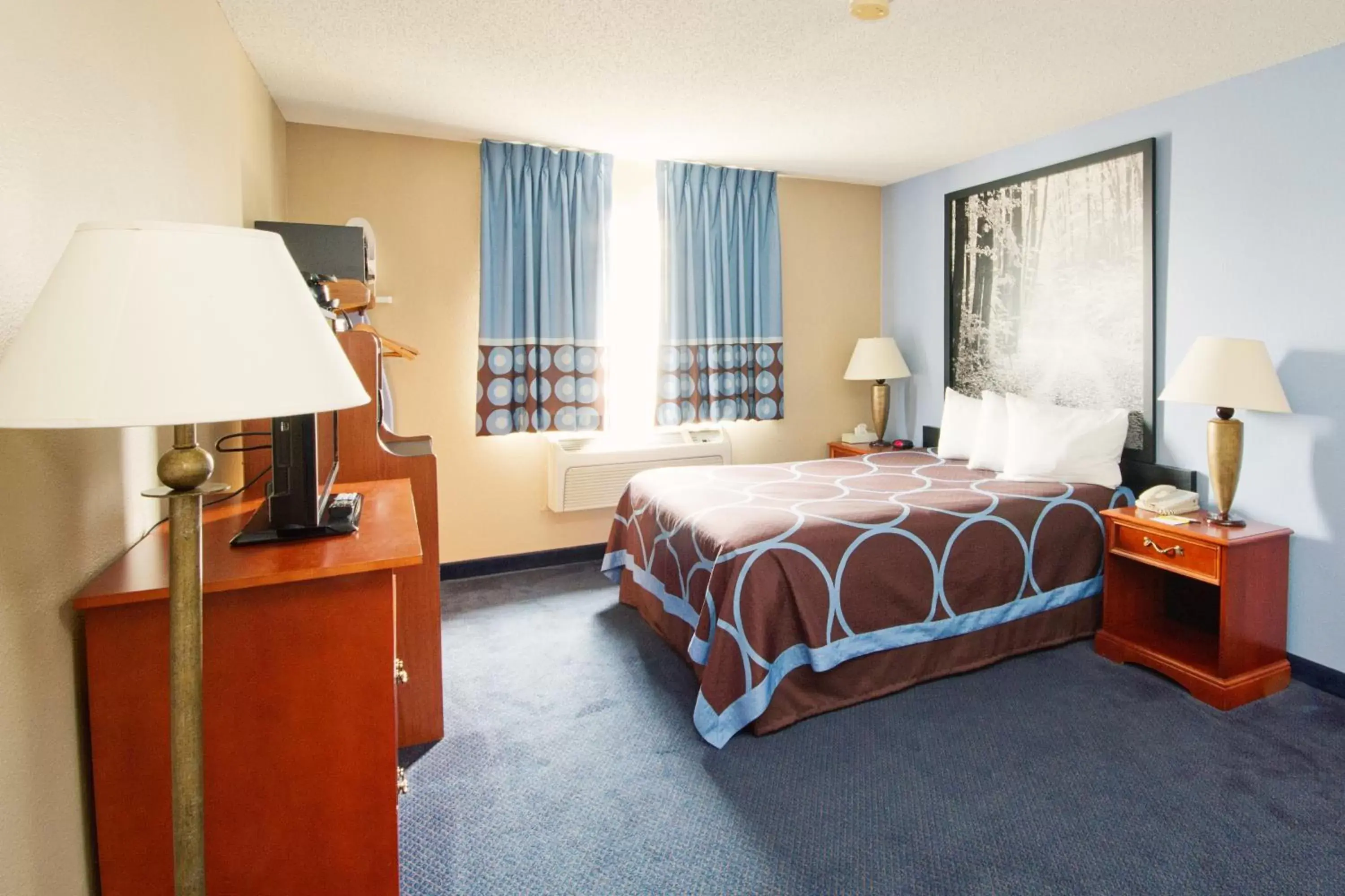 Queen Room - Disability Access - Non-Smoking in Super 8 by Wyndham Adrian Queen Room - Disability Access - Non-Smoking in Super 8 by Wyndham Adrian