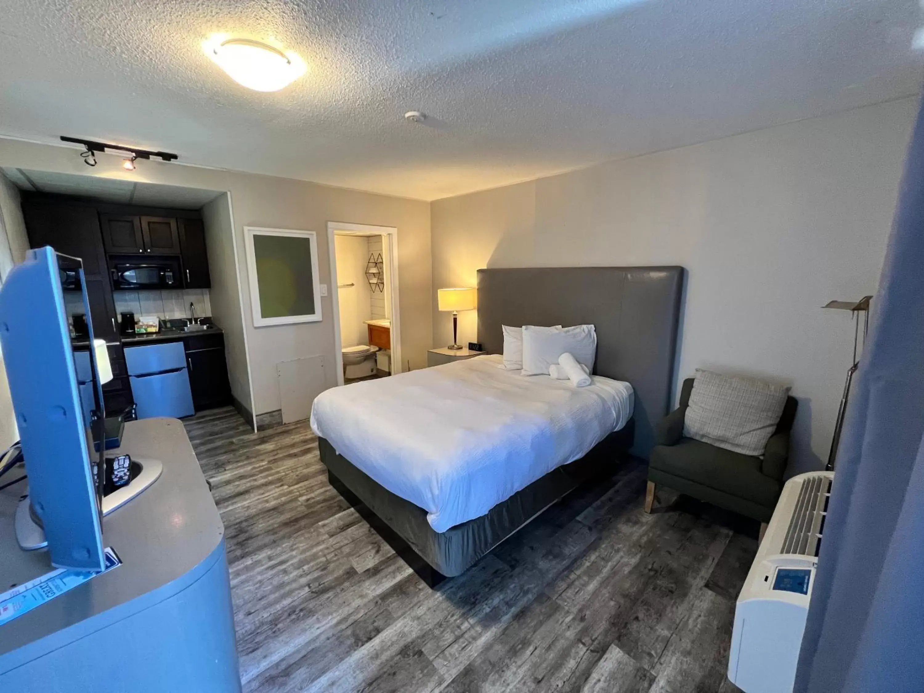 Queen Studio - Non-Smoking in Thriftlodge Saskatoon Queen Studio - Non-Smoking in Thriftlodge Saskatoon