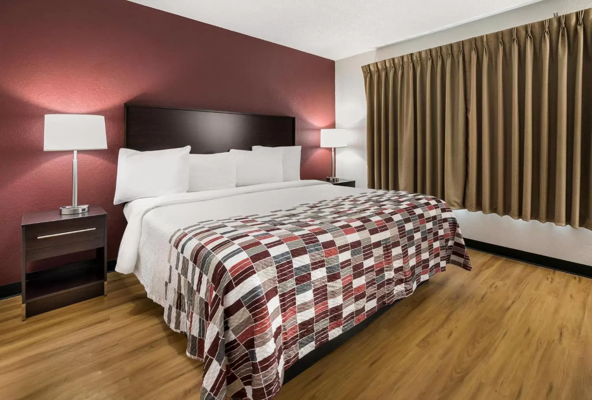 Suite King Room - Disability Access/Non-Smoking in Red Roof Inn & Suites Knoxville East Suite King Room - Disability Access/Non-Smoking in Red Roof Inn & Suites Knoxville East