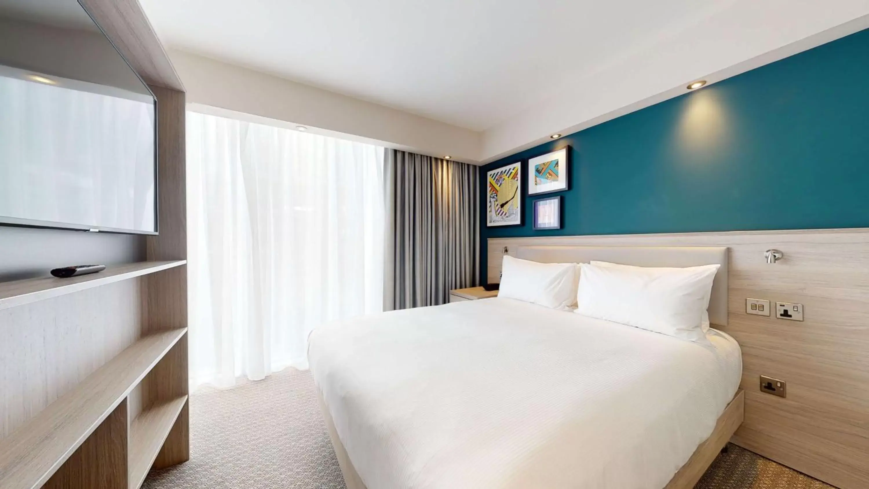 Premium Queen Room with Lounge Area in Hampton By Hilton Manchester Northern Quarter Premium Queen Room with Lounge Area in Hampton By Hilton Manchester Northern Quarter