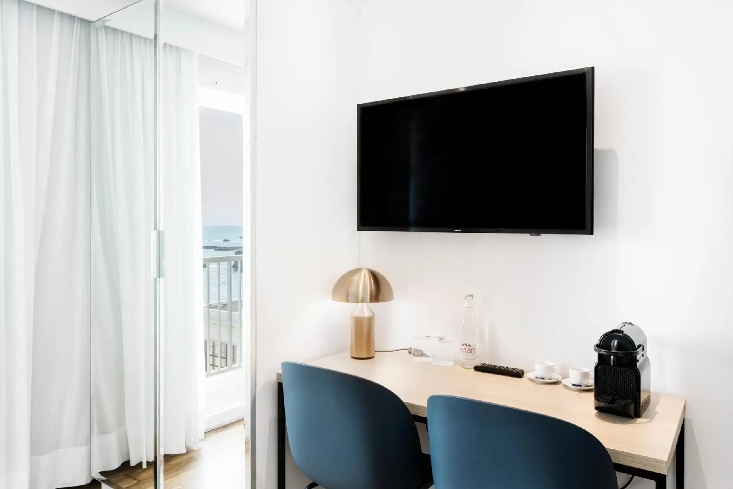 Junior Suite with Sea View in Hôtel Le Windsor Biarritz Junior Suite with Sea View in Hôtel Le Windsor Biarritz