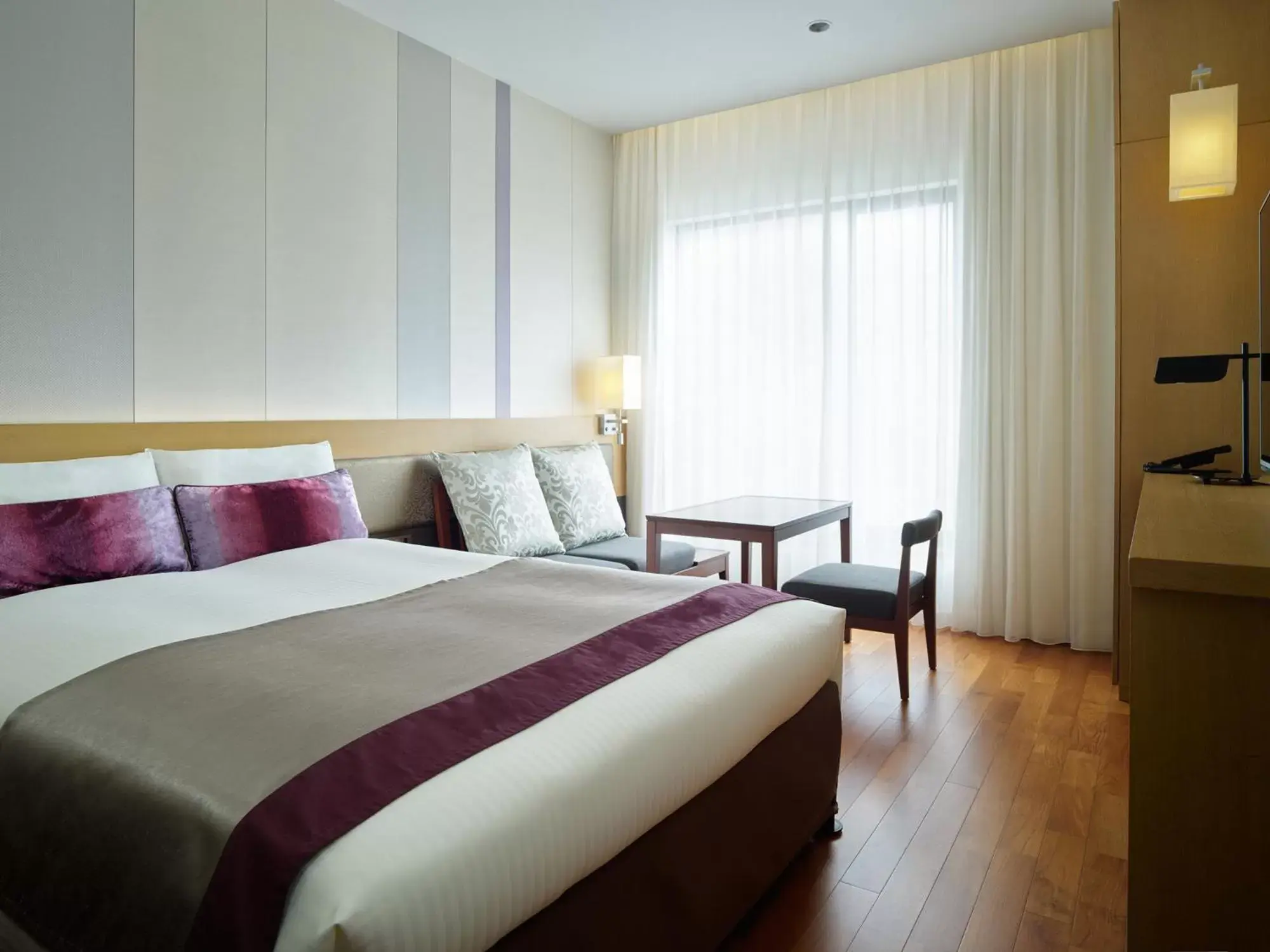 Comfort Double Room with No View - single occupancy - Non-Smoking in Mitsui Garden Hotel Osaka Premier Comfort Double Room with No View - single occupancy - Non-Smoking in Mitsui Garden Hotel Osaka Premier