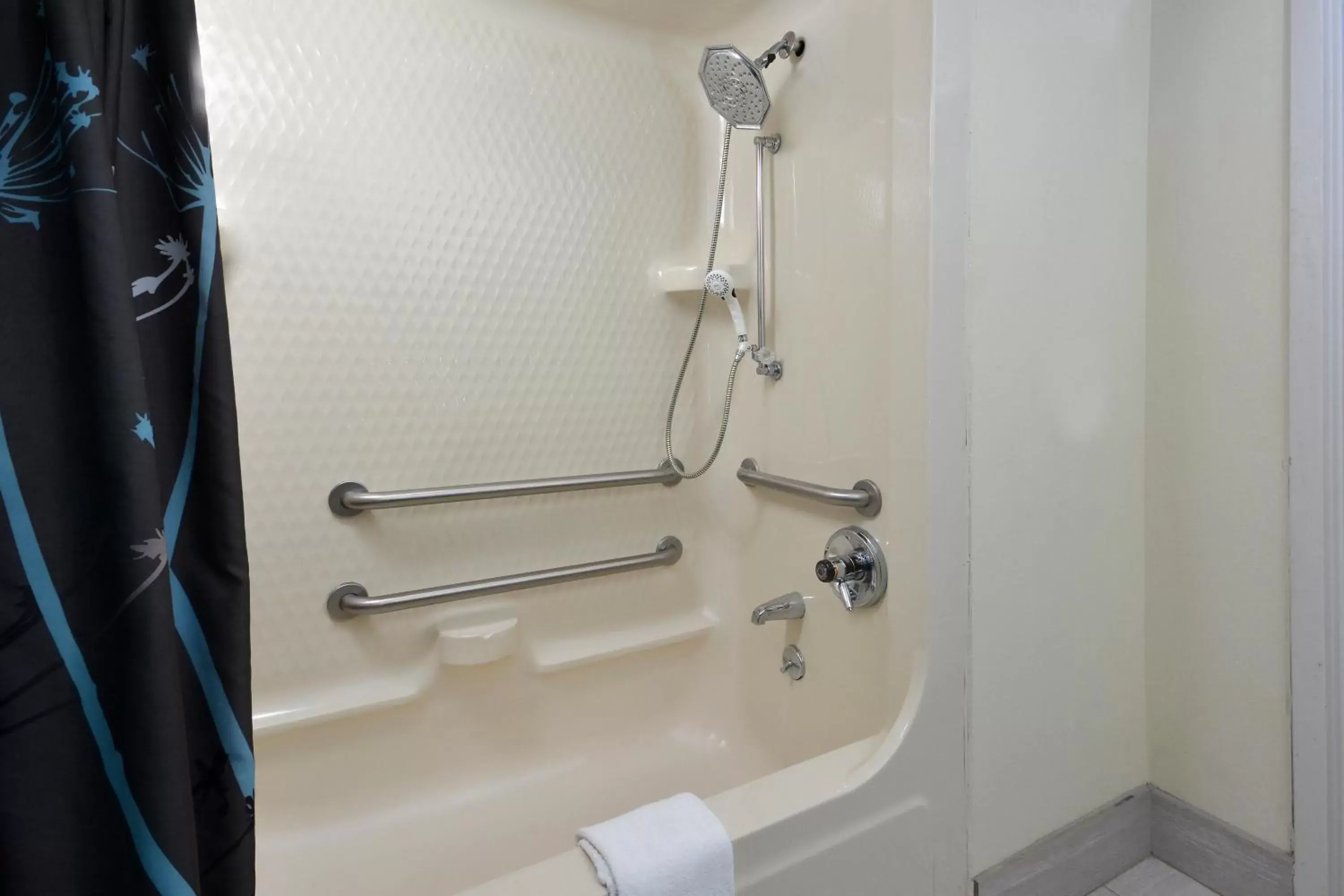 Single Room - Disability Access in Inn at Clemson Single Room - Disability Access in Inn at Clemson