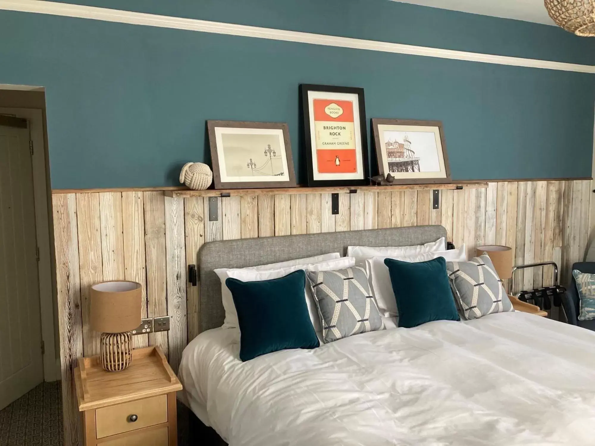 Superior Queen Room in Downs Hotel Superior Queen Room in Downs Hotel