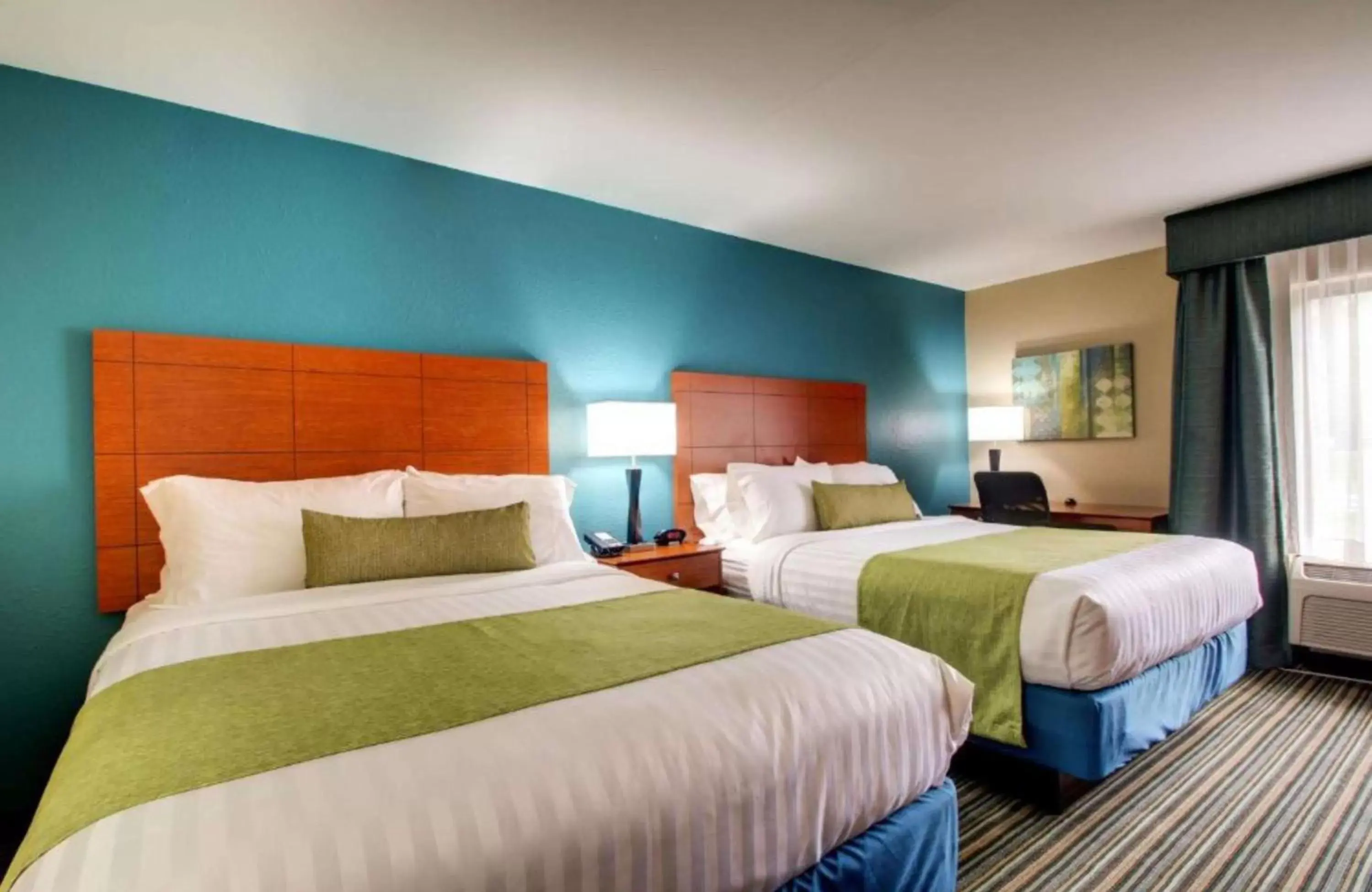 Queen Room with Two Queen Beds in Best Western Eagles Inn Queen Room with Two Queen Beds in Best Western Eagles Inn