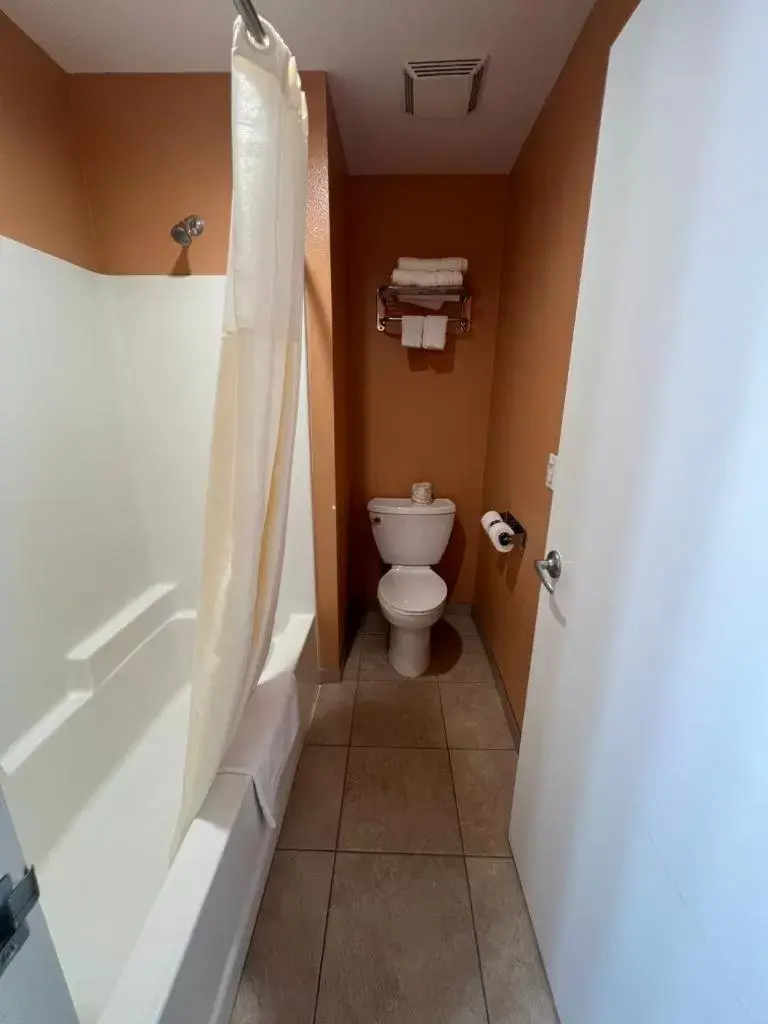 Queen Room with Two Queen Beds in Rancho California Inn Temecula Queen Room with Two Queen Beds in Rancho California Inn Temecula