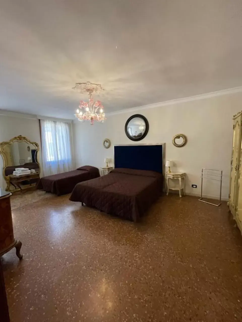 Basic Triple Room with Shared Bathroom in Hotel Guerrato Basic Triple Room with Shared Bathroom in Hotel Guerrato