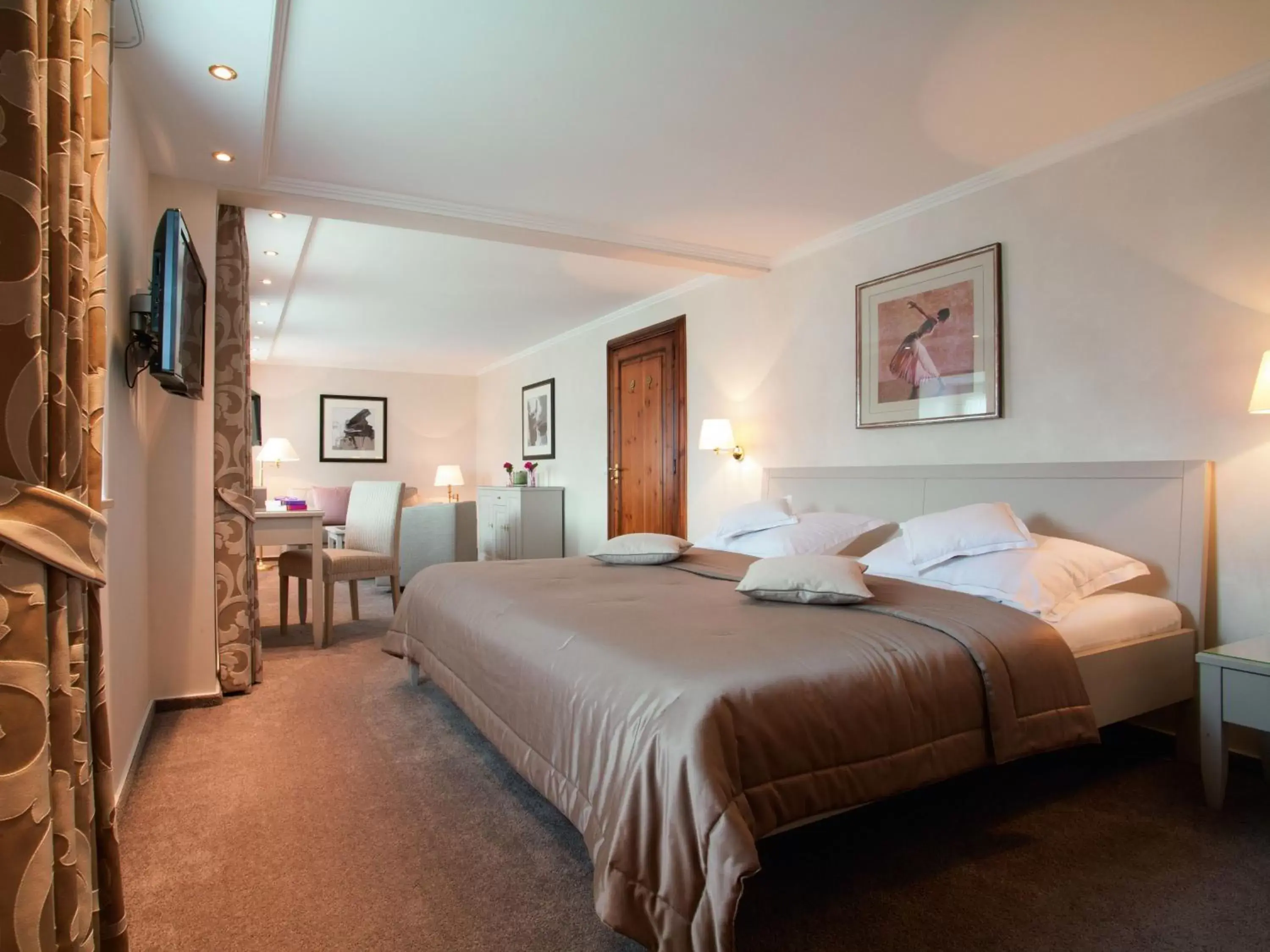 Superior Double Room in Romantik Berghotel Astenkrone Superior Double Room in Romantik Berghotel Astenkrone