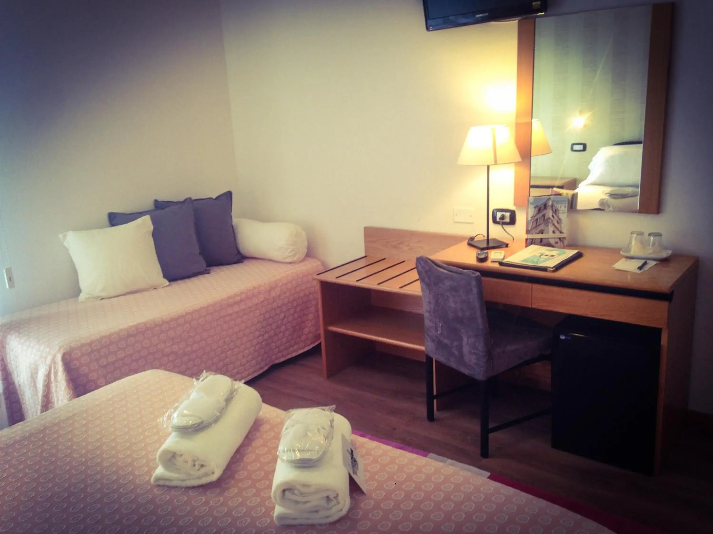 Basic Triple Room in Hotel Logonovo Basic Triple Room in Hotel Logonovo