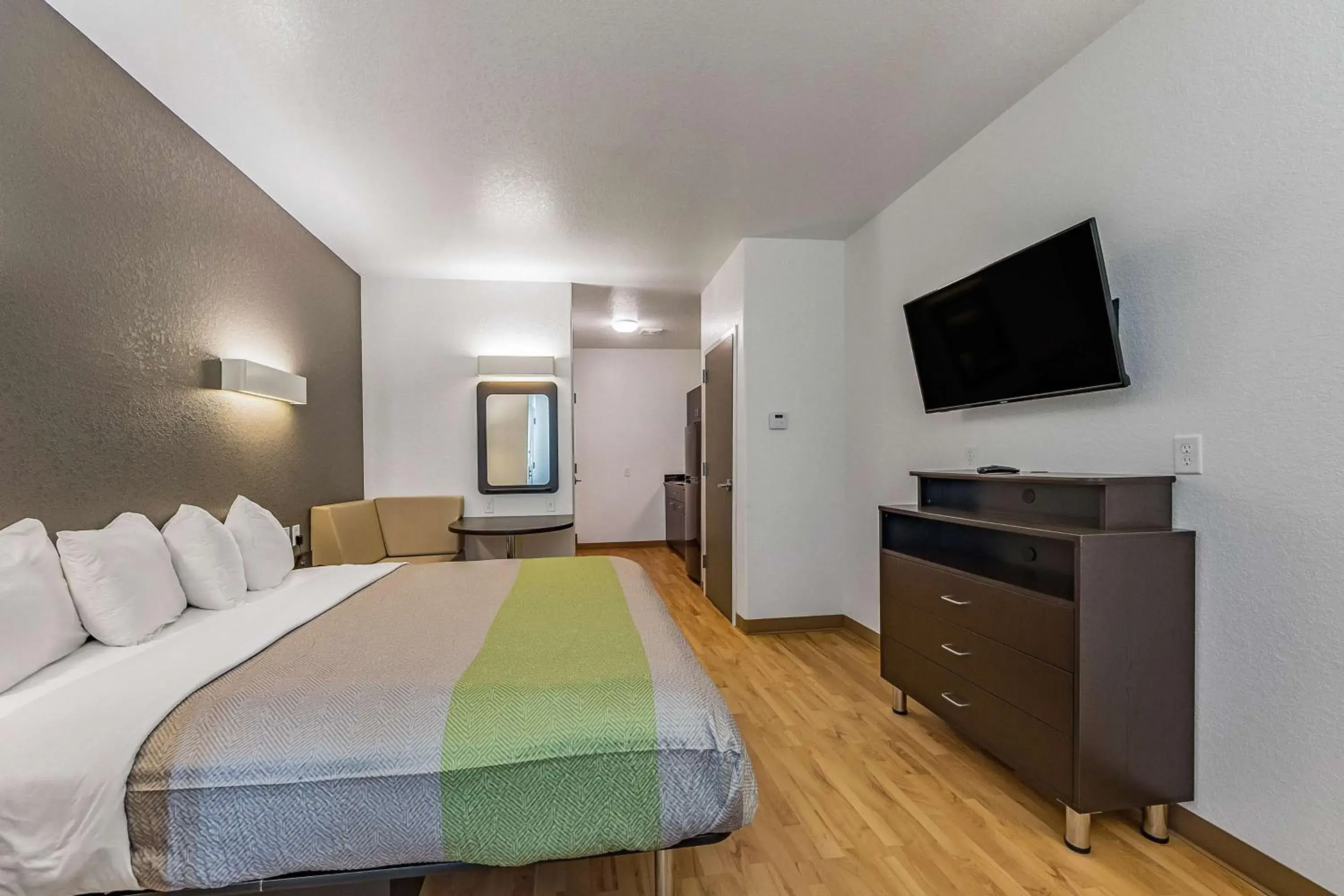 Deluxe King Suite - Non-Smoking in Studio 6 New Braunfels, Tx Deluxe King Suite - Non-Smoking in Studio 6 New Braunfels, Tx