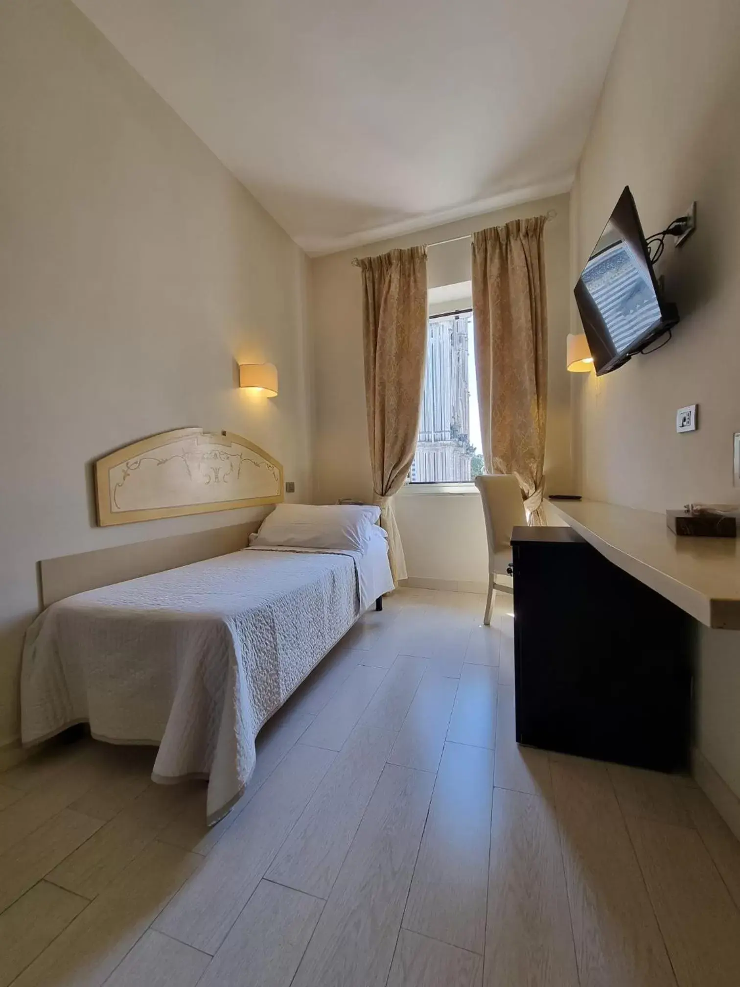 Single Room with Private Bathroom - single occupancy in Hotel Virgilio Single Room with Private Bathroom - single occupancy in Hotel Virgilio