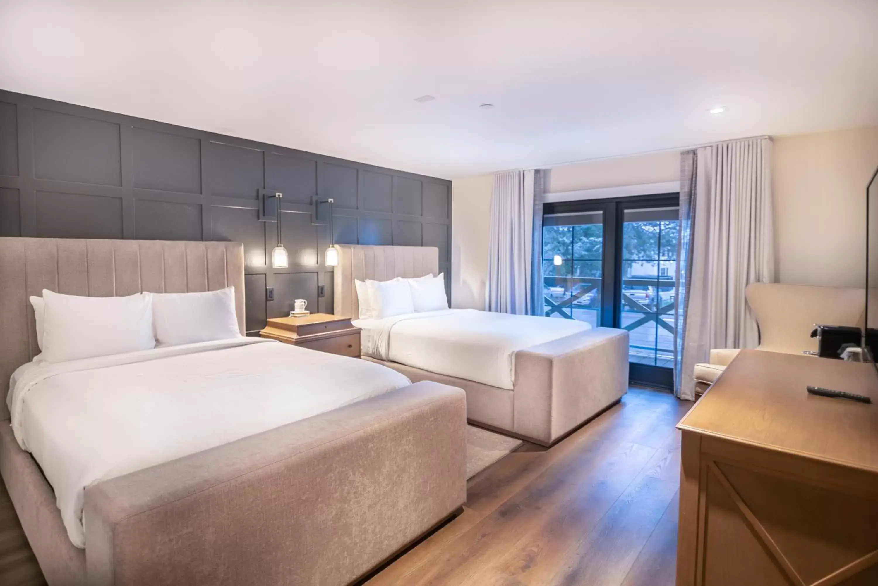 Queen Room with Balcony in Homestead Queen Room with Balcony in Homestead