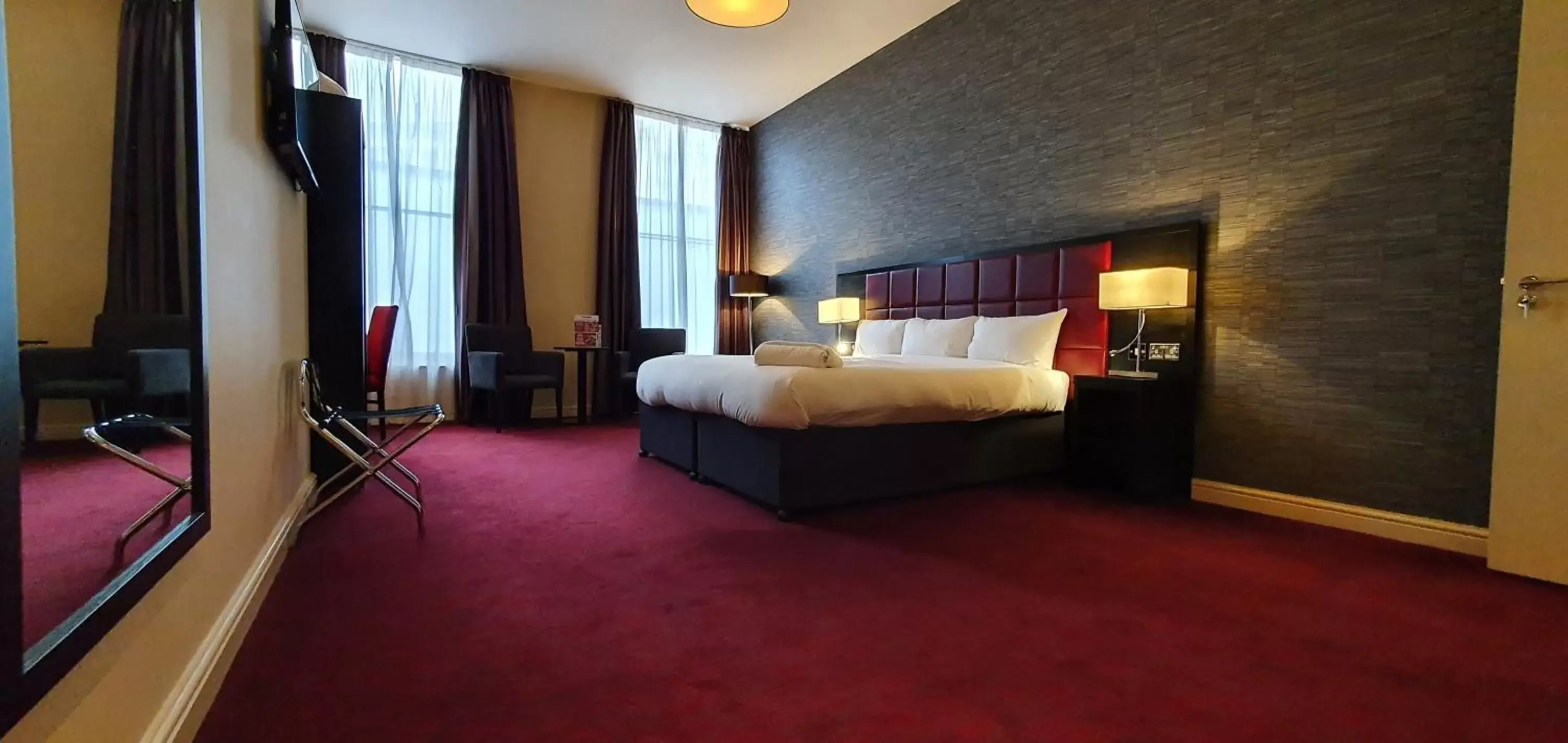 Double or Twin Room - Disability Access in The John Francis Basset Wetherspoon Double or Twin Room - Disability Access in The John Francis Basset Wetherspoon