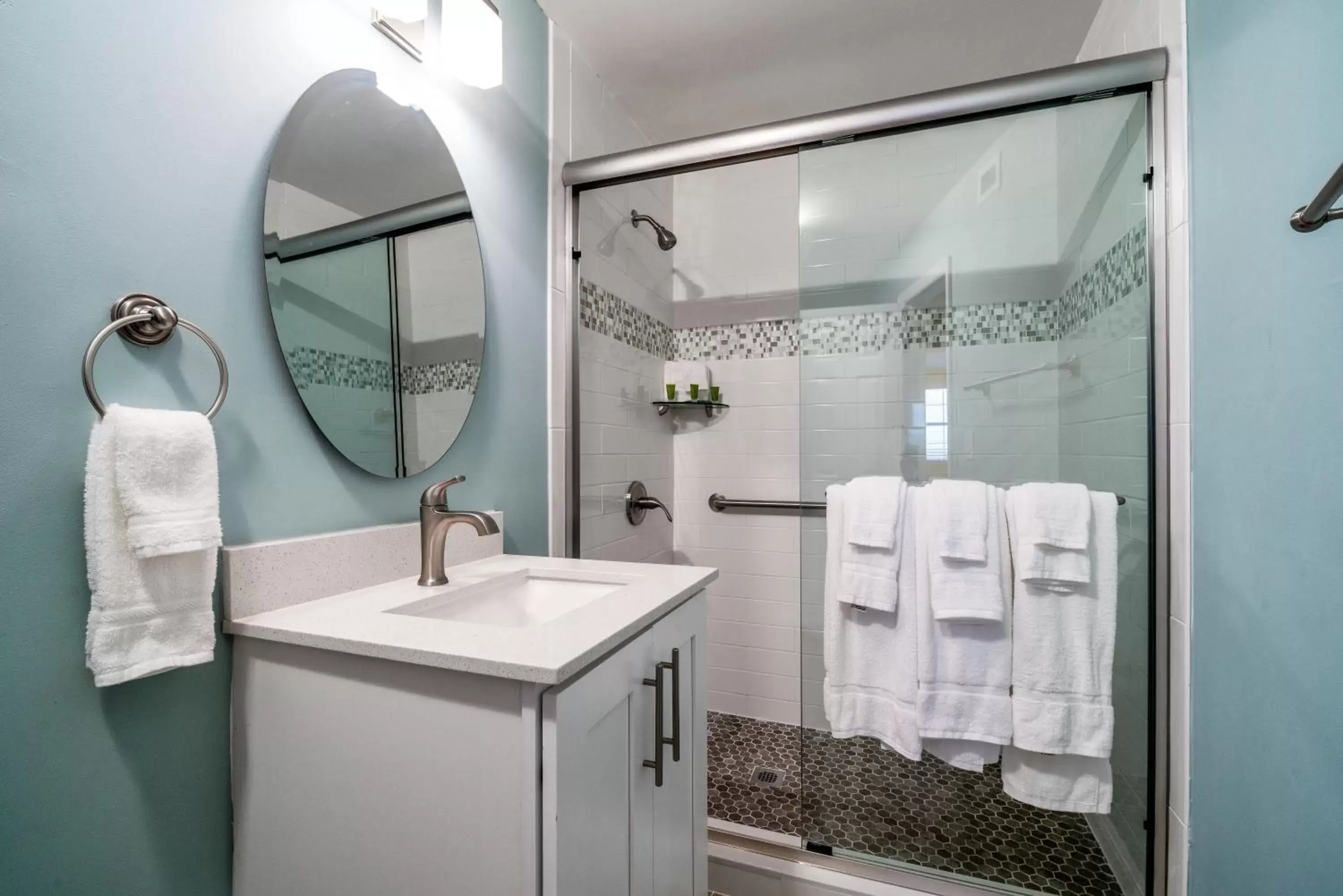 Standard Queen Room with Two Queen Beds in Rainbow Bend Resort Standard Queen Room with Two Queen Beds in Rainbow Bend Resort