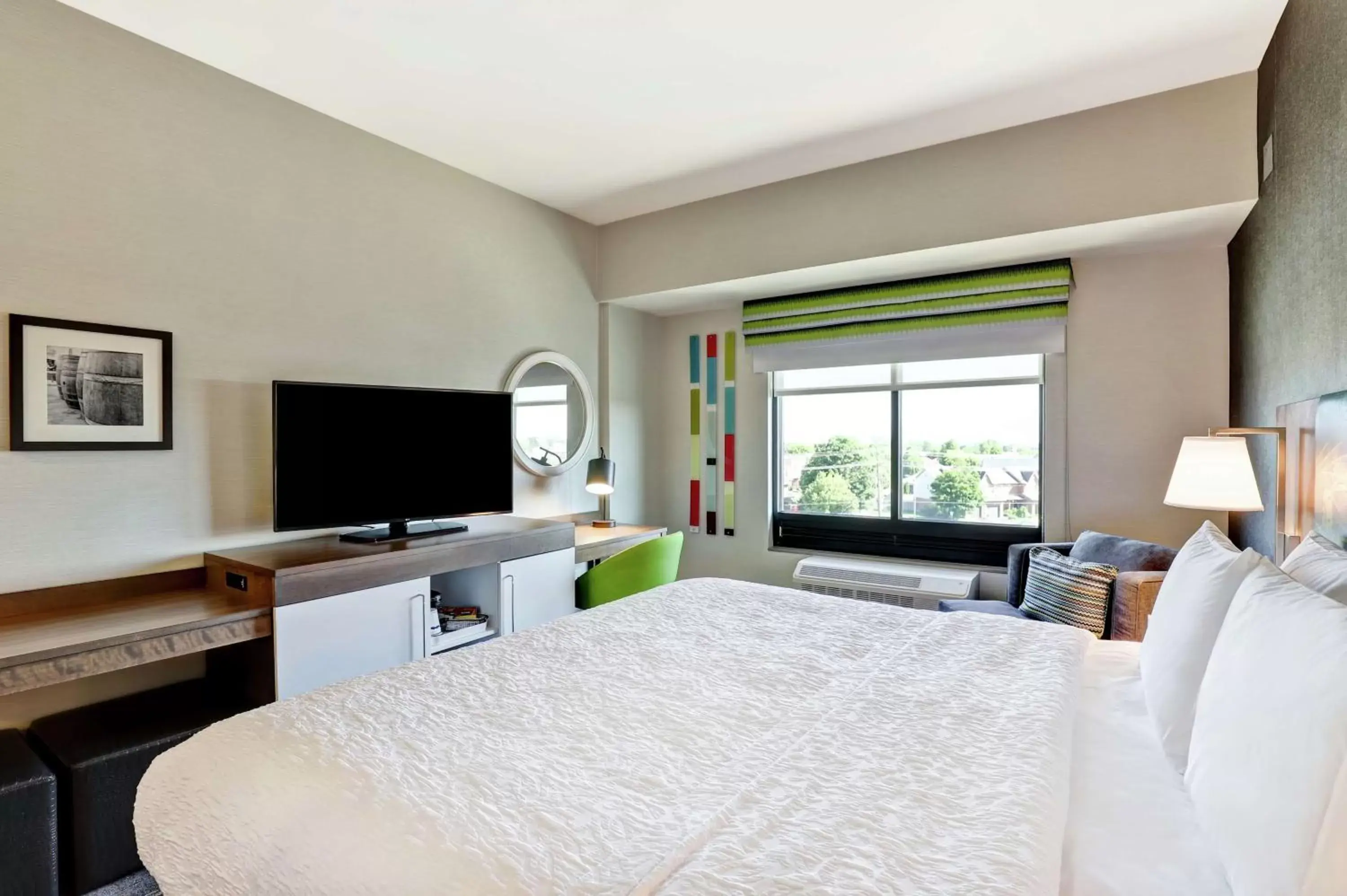 King Room with Mini Fridge - Non-Smoking in Hampton Inn St. Catharines Niagara King Room with Mini Fridge - Non-Smoking in Hampton Inn St. Catharines Niagara