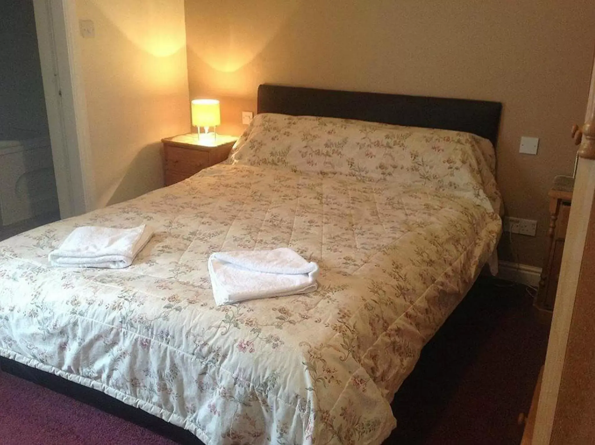 Budget Double Room in Red Lion Coaching Inn Budget Double Room in Red Lion Coaching Inn