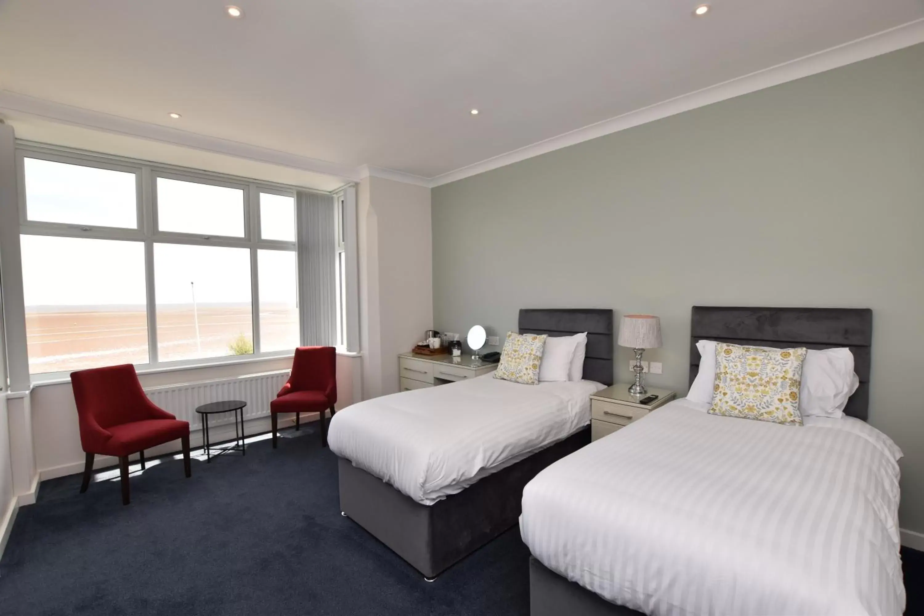 Superior Twin Room with Sea View in Kingsway Hotel. Superior Twin Room with Sea View in Kingsway Hotel.
