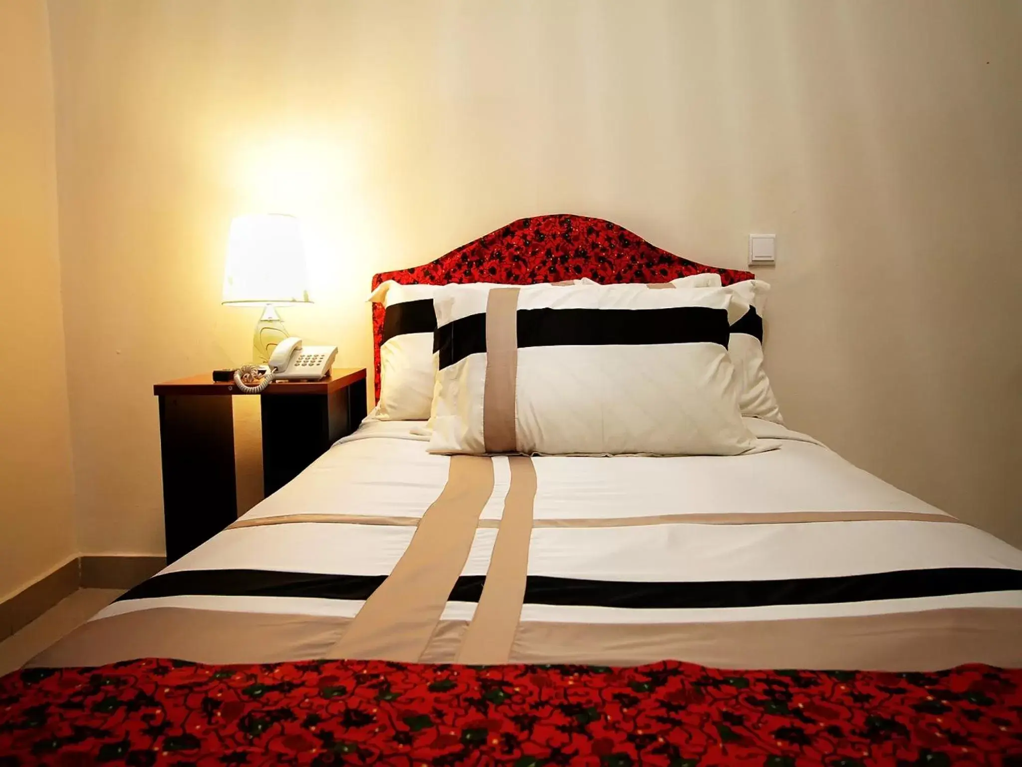 Deluxe Single Room with Balcony - single occupancy in St Augustine Apart & Hotel Deluxe Single Room with Balcony - single occupancy in St Augustine Apart & Hotel