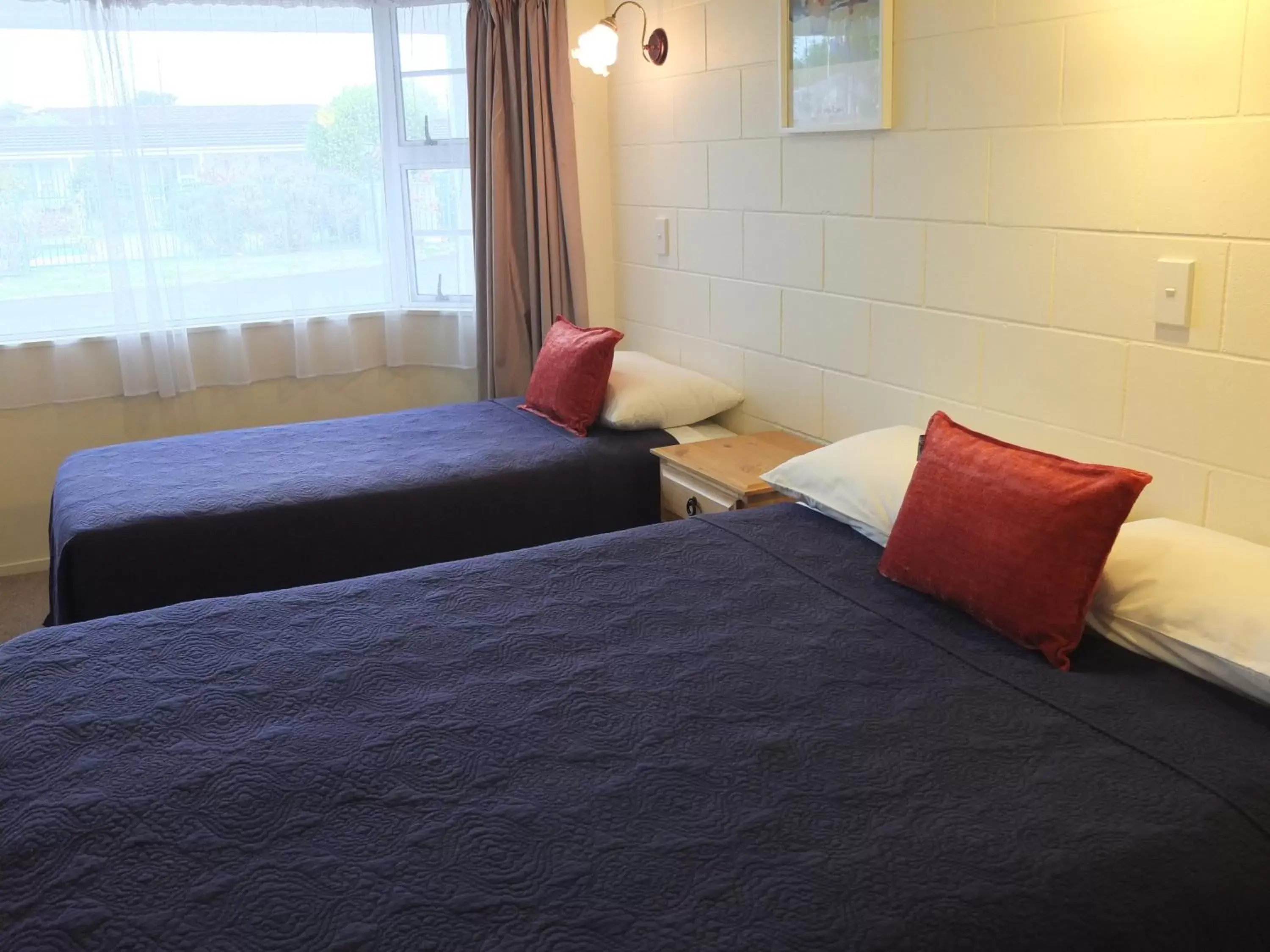 Colonial Court Motel Colonial Court Motel