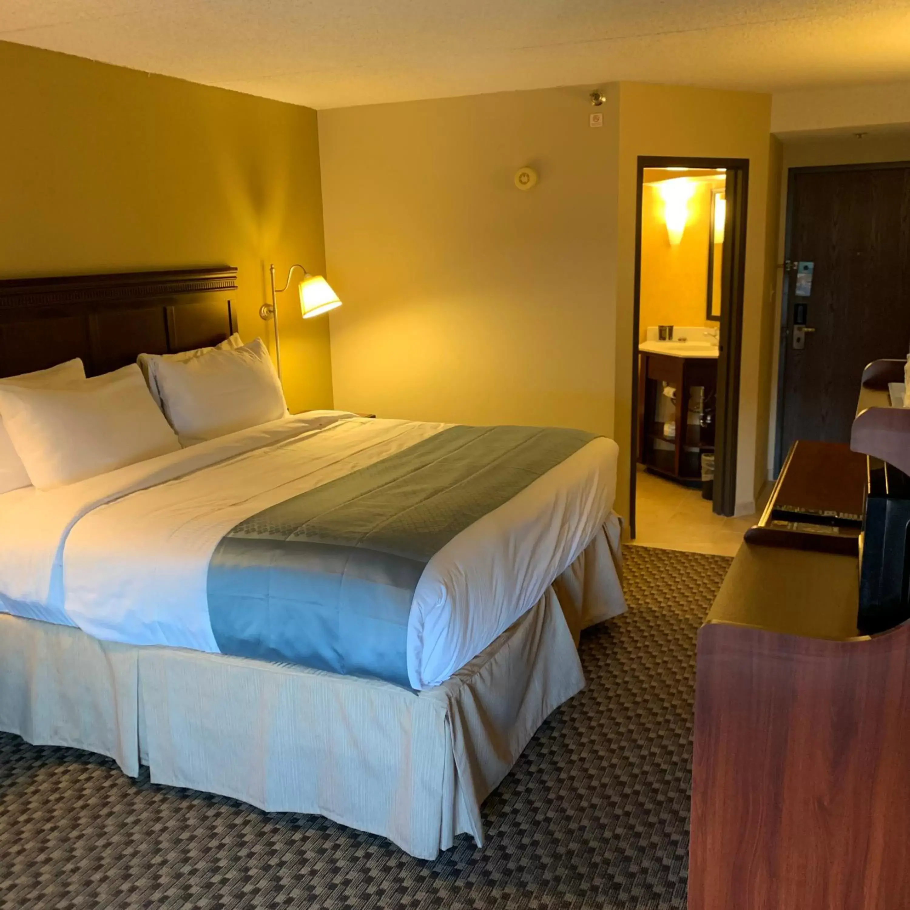 King Room in Spark by Hilton Colorado Springs I 25 Central King Room in Spark by Hilton Colorado Springs I 25 Central