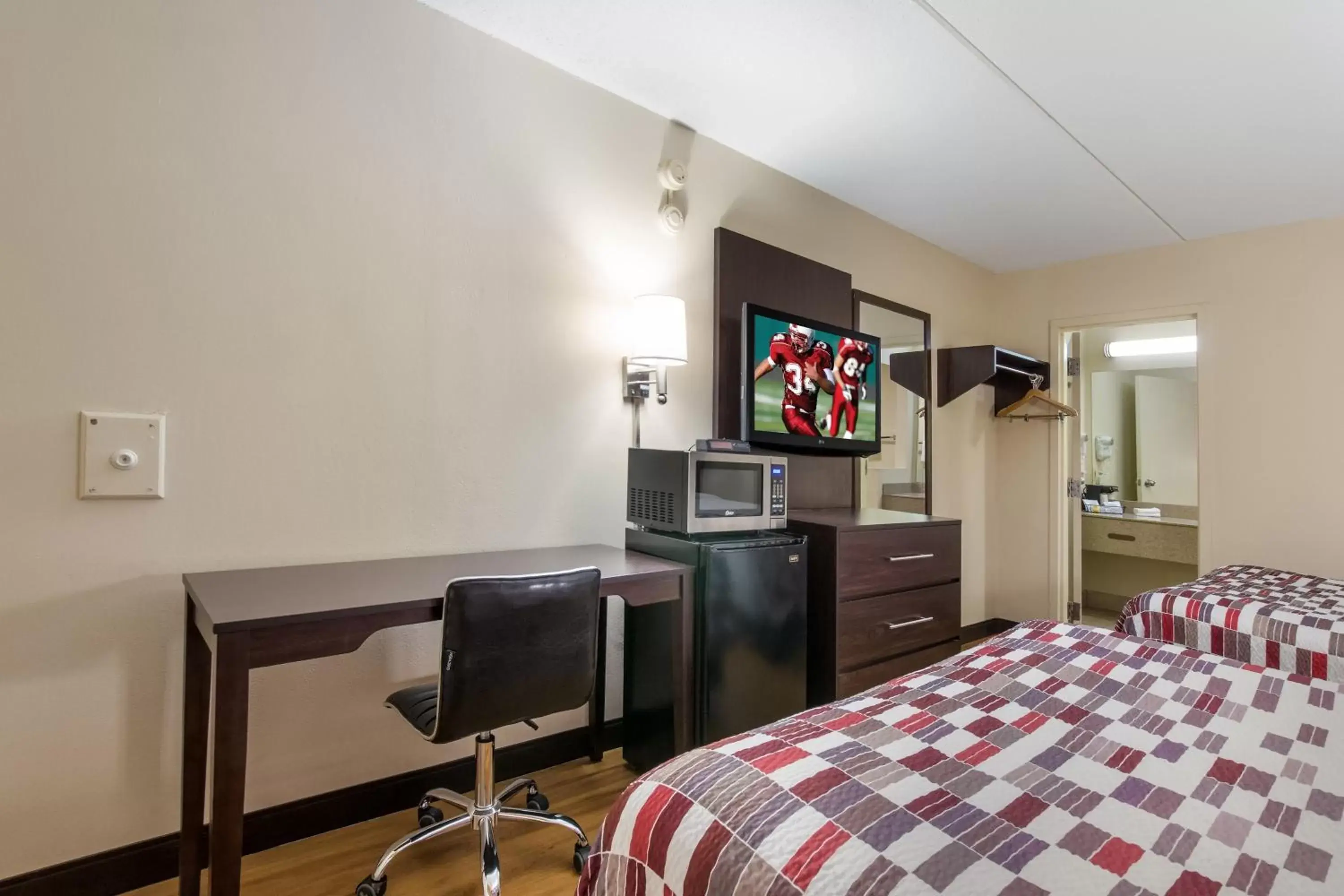 Deluxe Room with Two Double Beds Non-Smoking in Red Roof Inn Shelbyville Deluxe Room with Two Double Beds Non-Smoking in Red Roof Inn Shelbyville