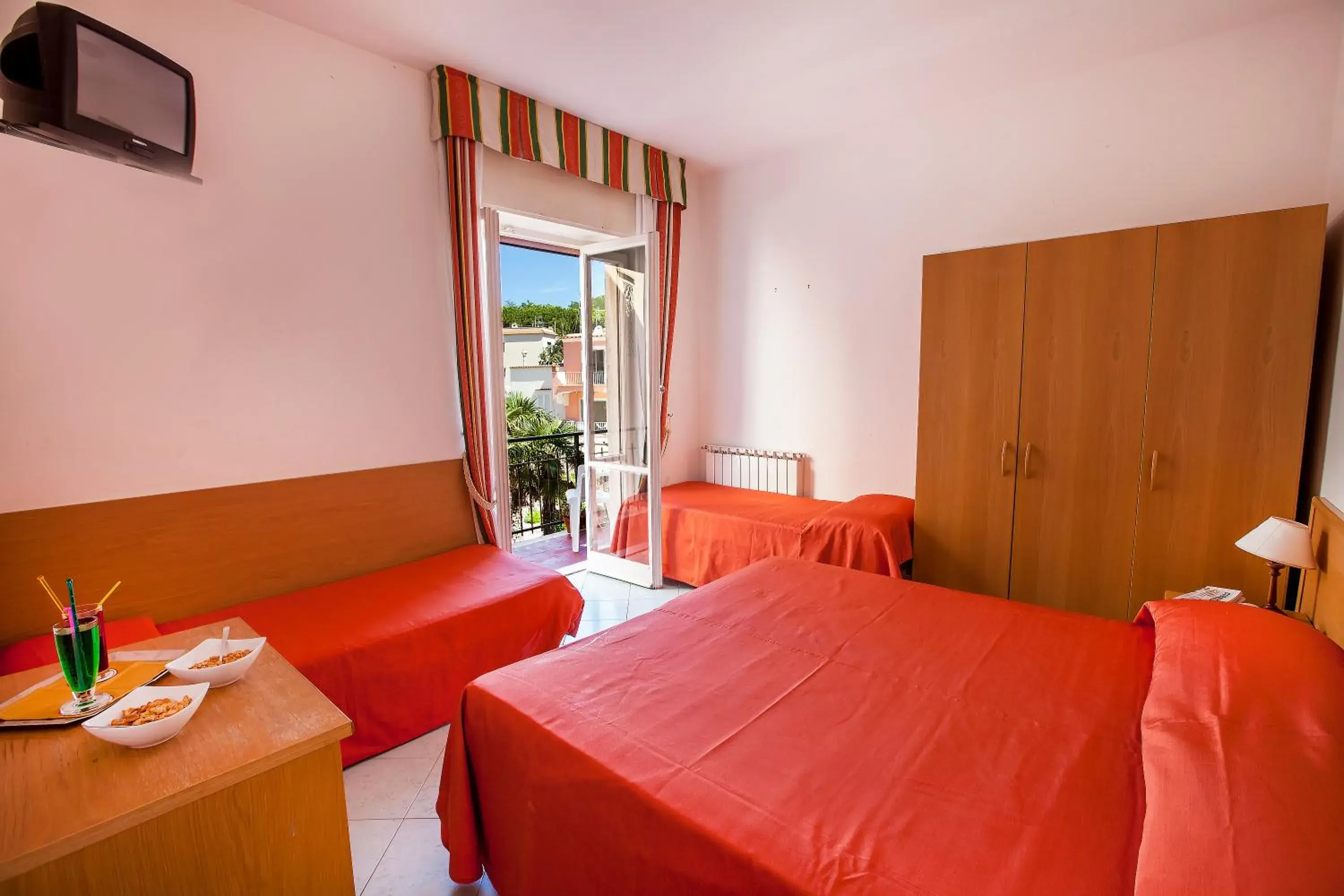 Triple Room in Hotel Conte Triple Room in Hotel Conte