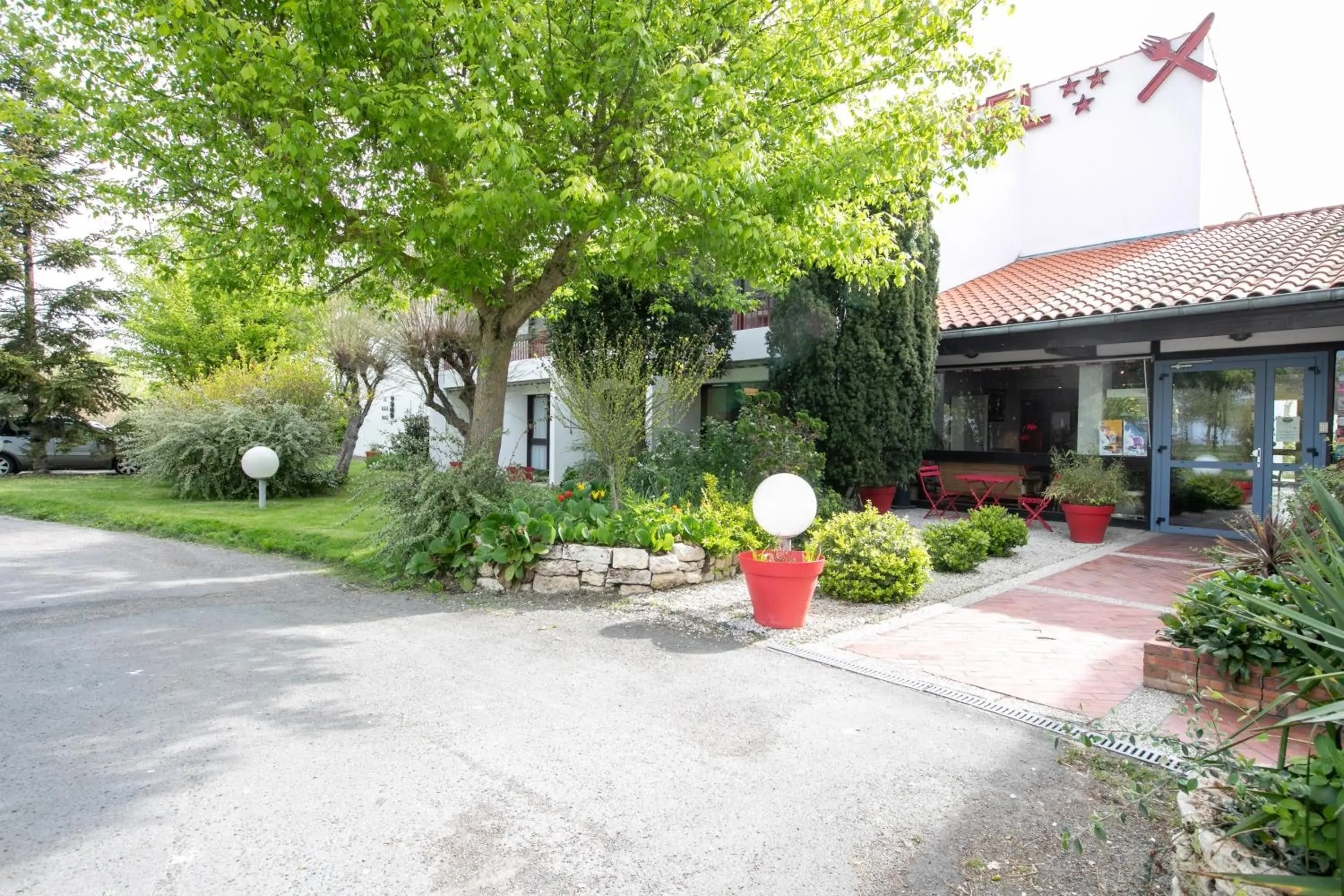 Hôtel-Restaurant La Belle Poule - Contact Hotel Hôtel-Restaurant La Belle Poule - Contact Hotel