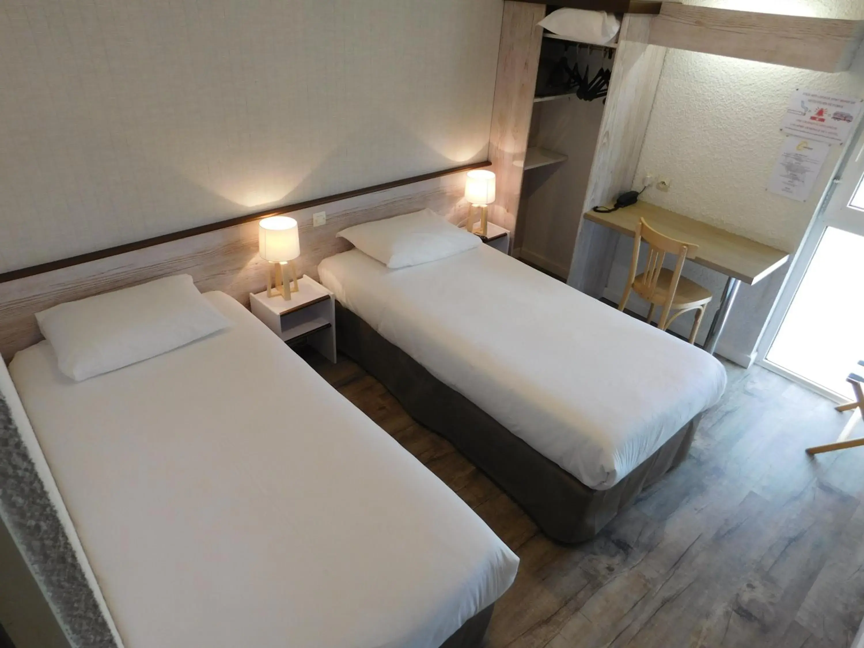 Standard Twin Room in The Originals Access, Hotel Aries, Argentan (Inter-Hotel) Standard Twin Room in The Originals Access, Hotel Aries, Argentan (Inter-Hotel)