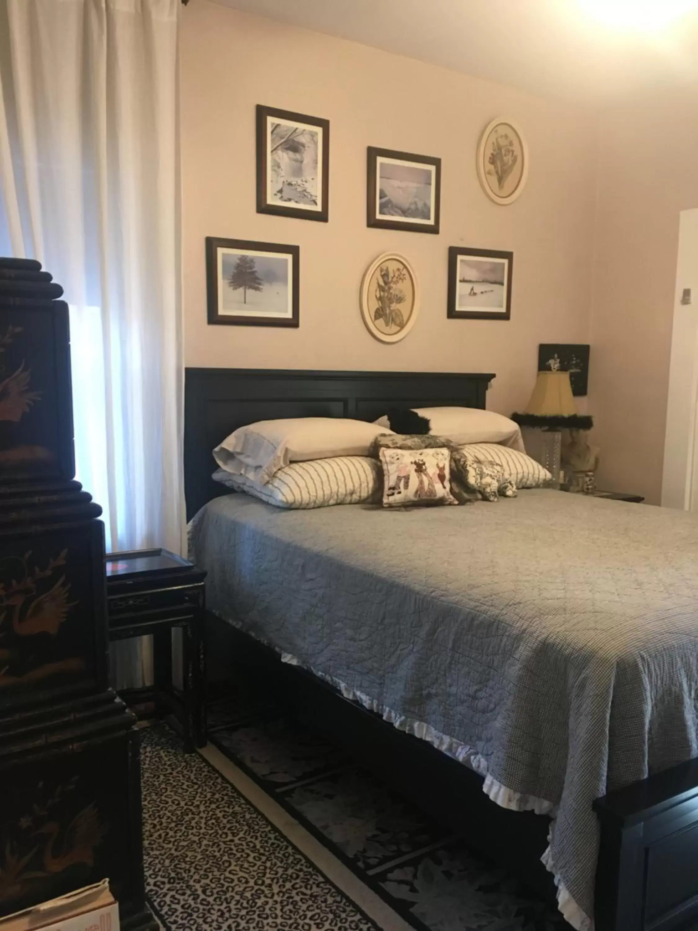 Double Room with Shared Bathroom - single occupancy in Dresden B & B Double Room with Shared Bathroom - single occupancy in Dresden B & B