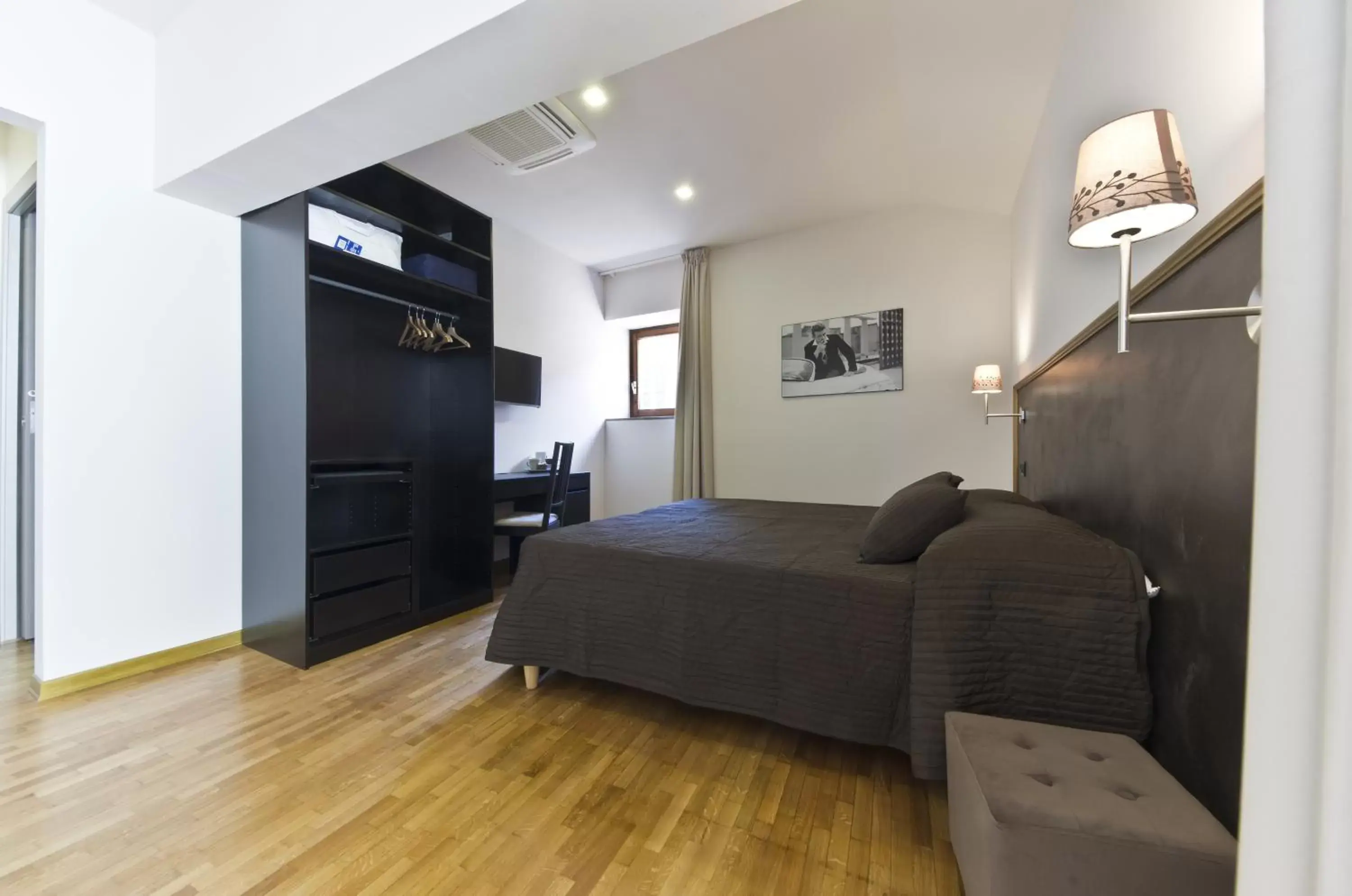 Photo of the whole room, Seating Area in Siena Gallery - Rooms Only Photo of the whole room, Seating Area in Siena Gallery - Rooms Only