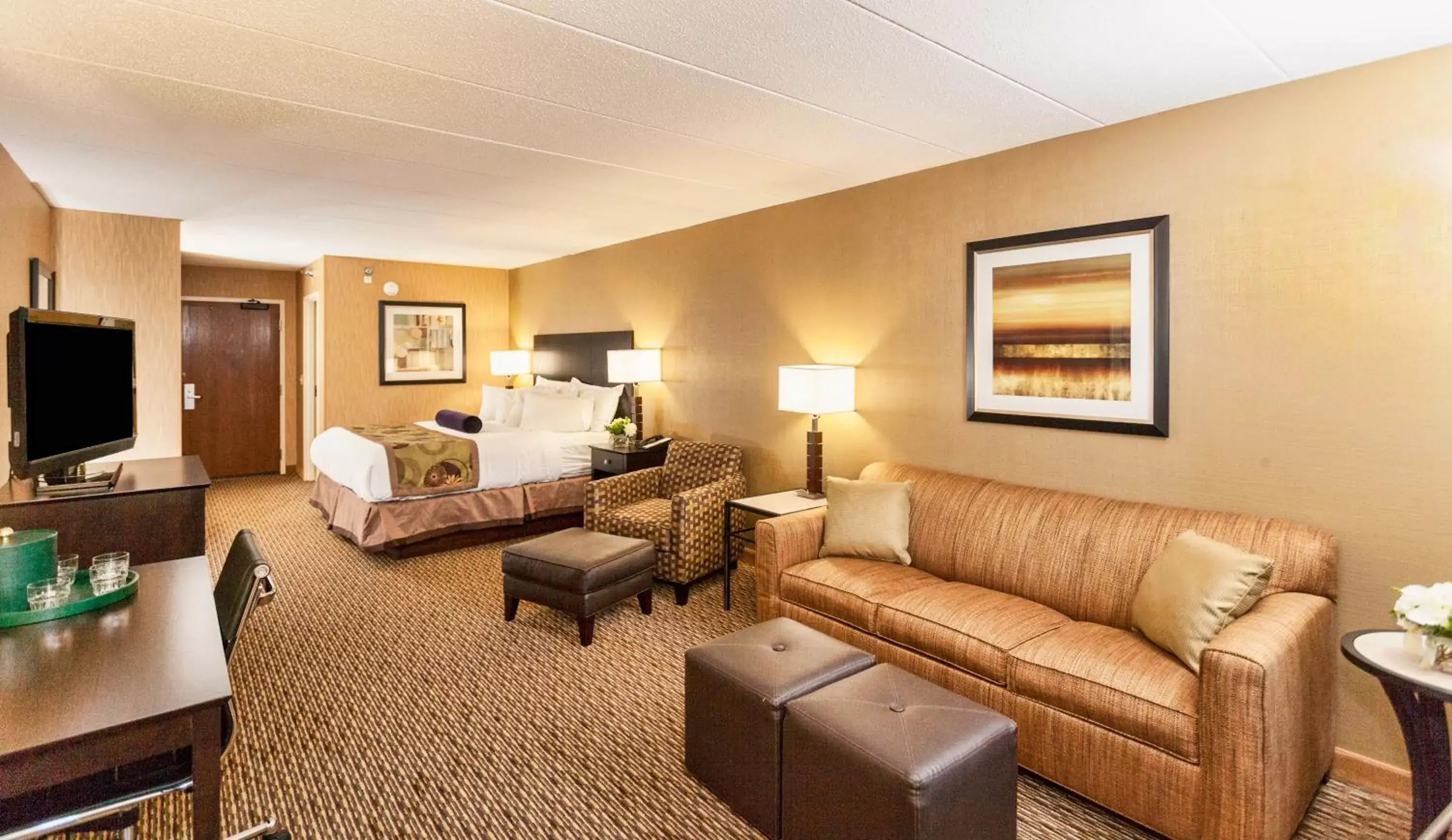 Deluxe King Room in The Inn on Lake Superior Deluxe King Room in The Inn on Lake Superior