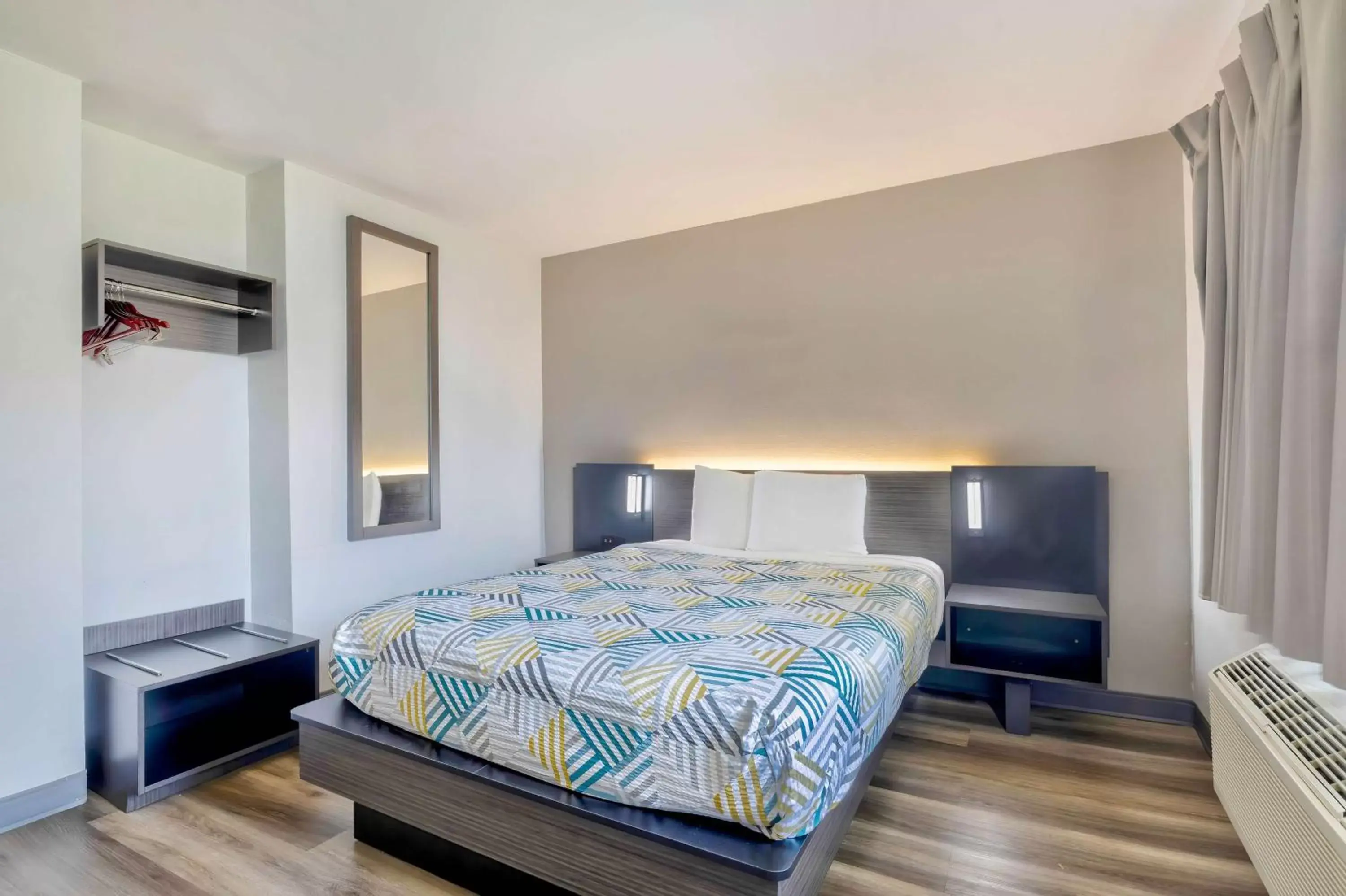 Queen Room - Disability Access - Roll in Shower in Motel 6-Villa Park, IL - Chicago West Queen Room - Disability Access - Roll in Shower in Motel 6-Villa Park, IL - Chicago West