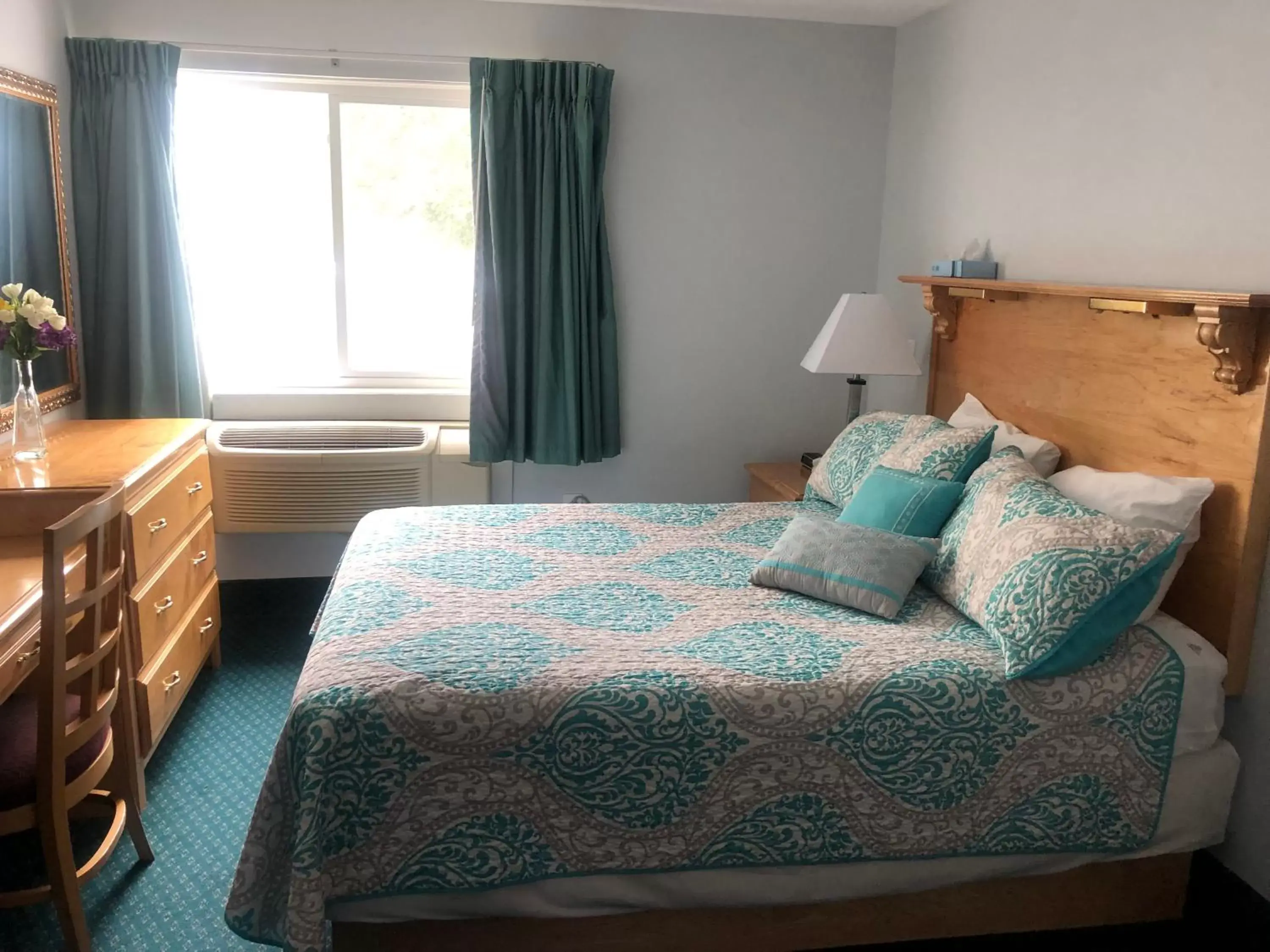 Standard Room with Queen Bed in The Atlantic House Standard Room with Queen Bed in The Atlantic House