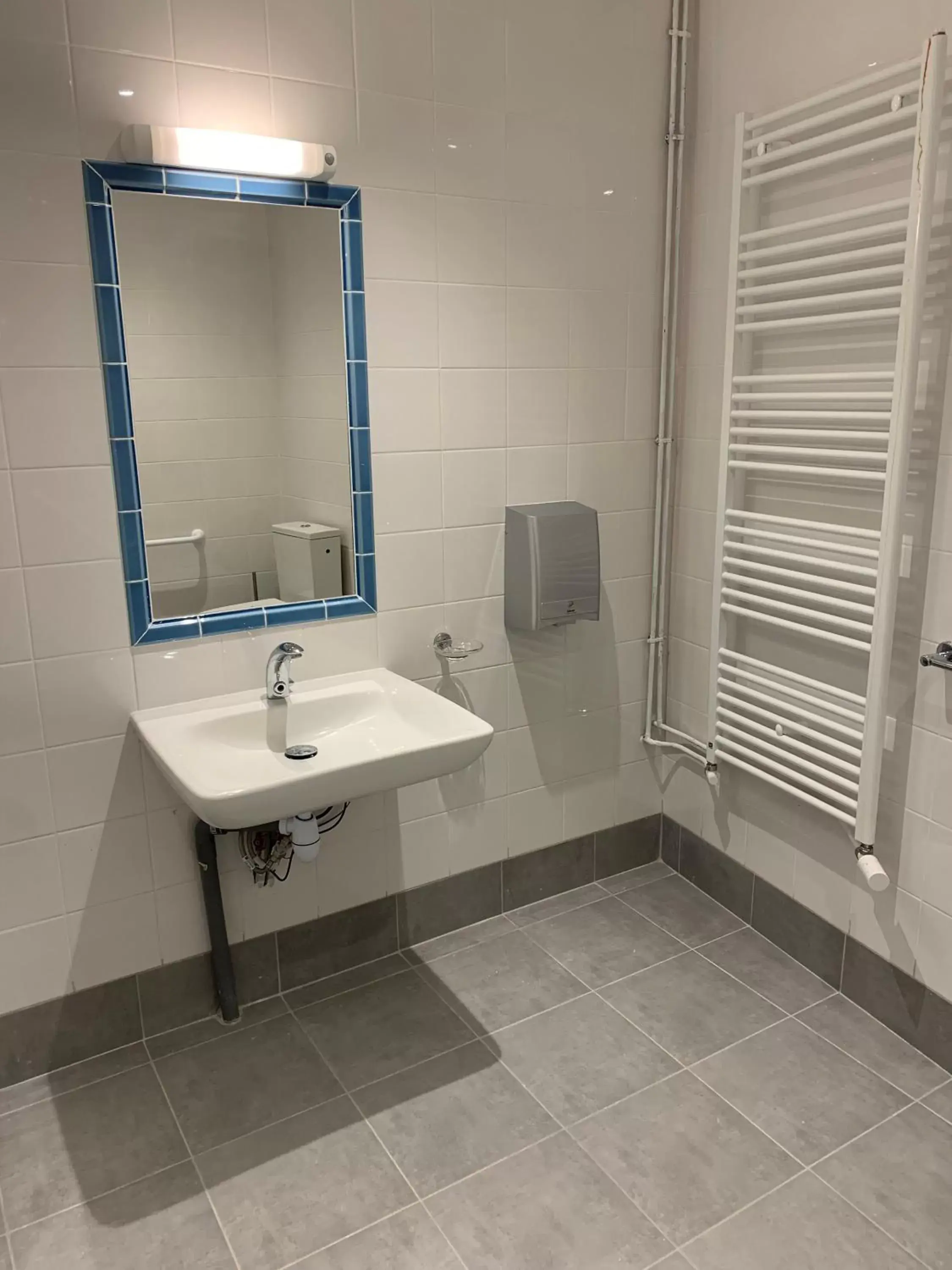 Double Room - Disability Access in Hôtel Eiffel XV Double Room - Disability Access in Hôtel Eiffel XV