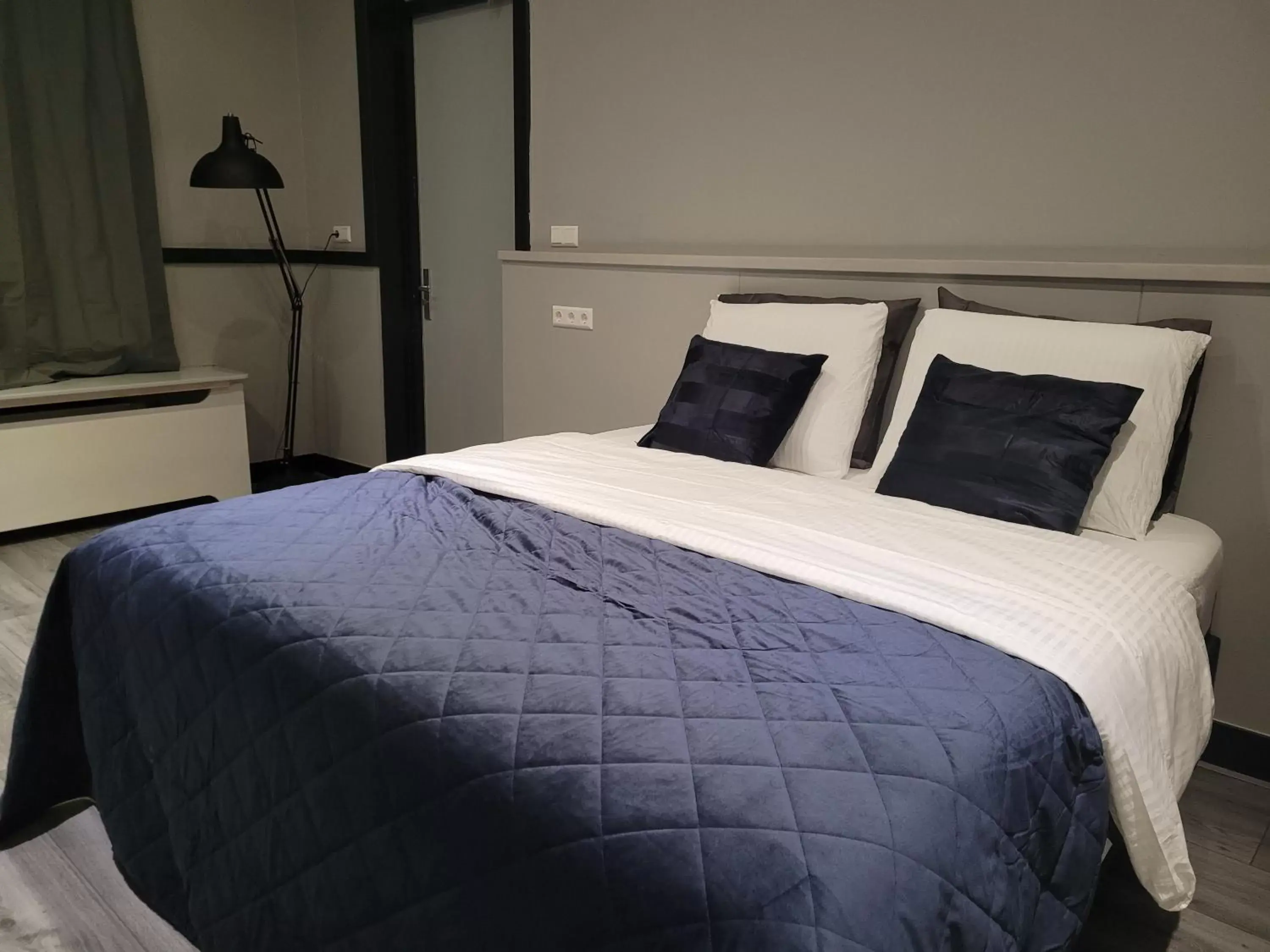 Bed in L'appel Studio near Amsterdam Bed in L'appel Studio near Amsterdam