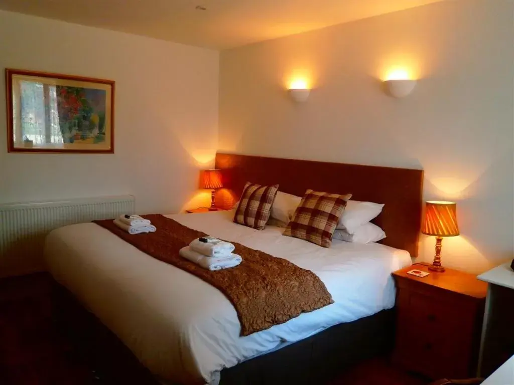 Double Room with Private Bathroom in The Fox & Hounds Double Room with Private Bathroom in The Fox & Hounds