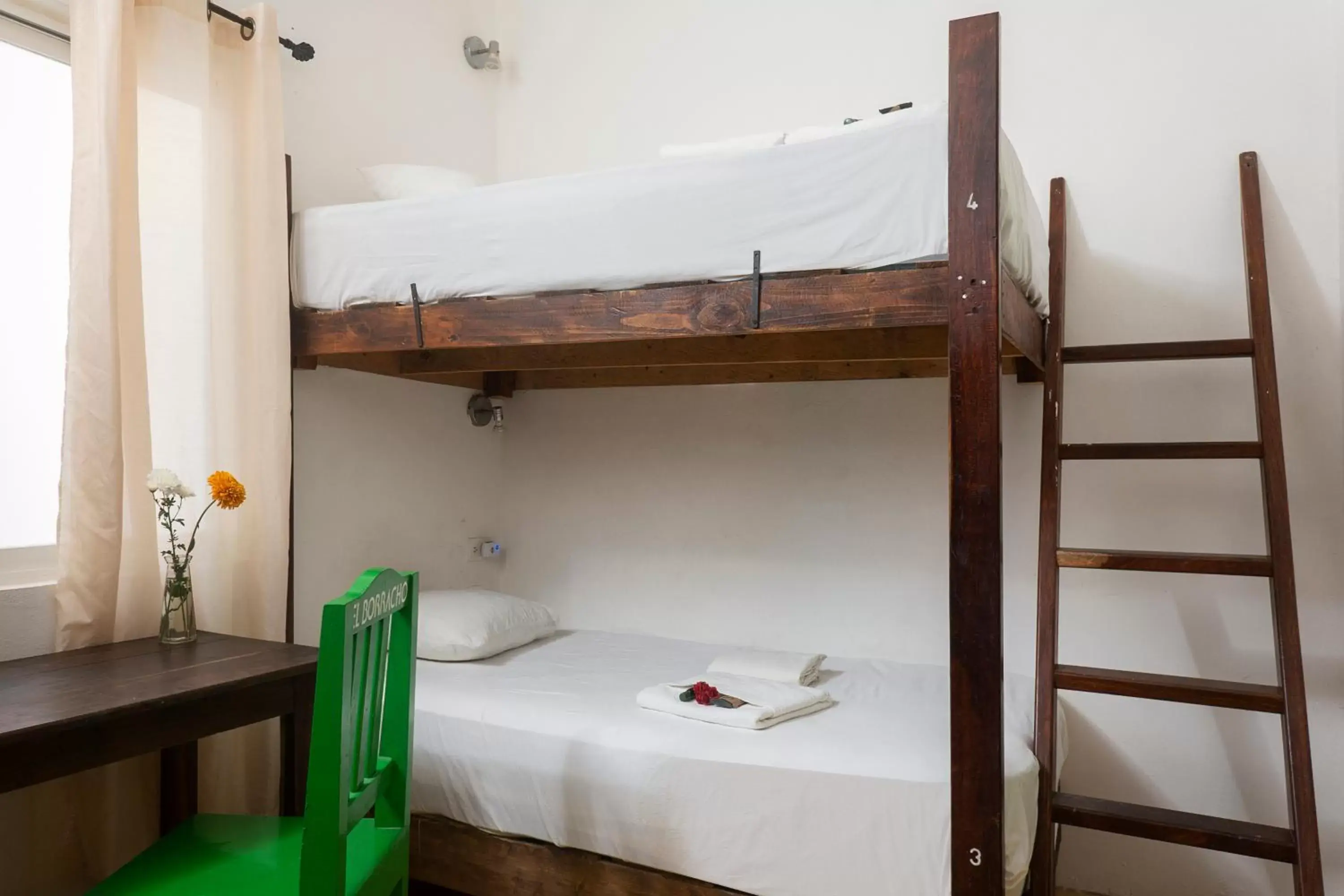 Bed in 4-Bed Mixed Dormitory Room in Casa Frida Bed in 4-Bed Mixed Dormitory Room in Casa Frida